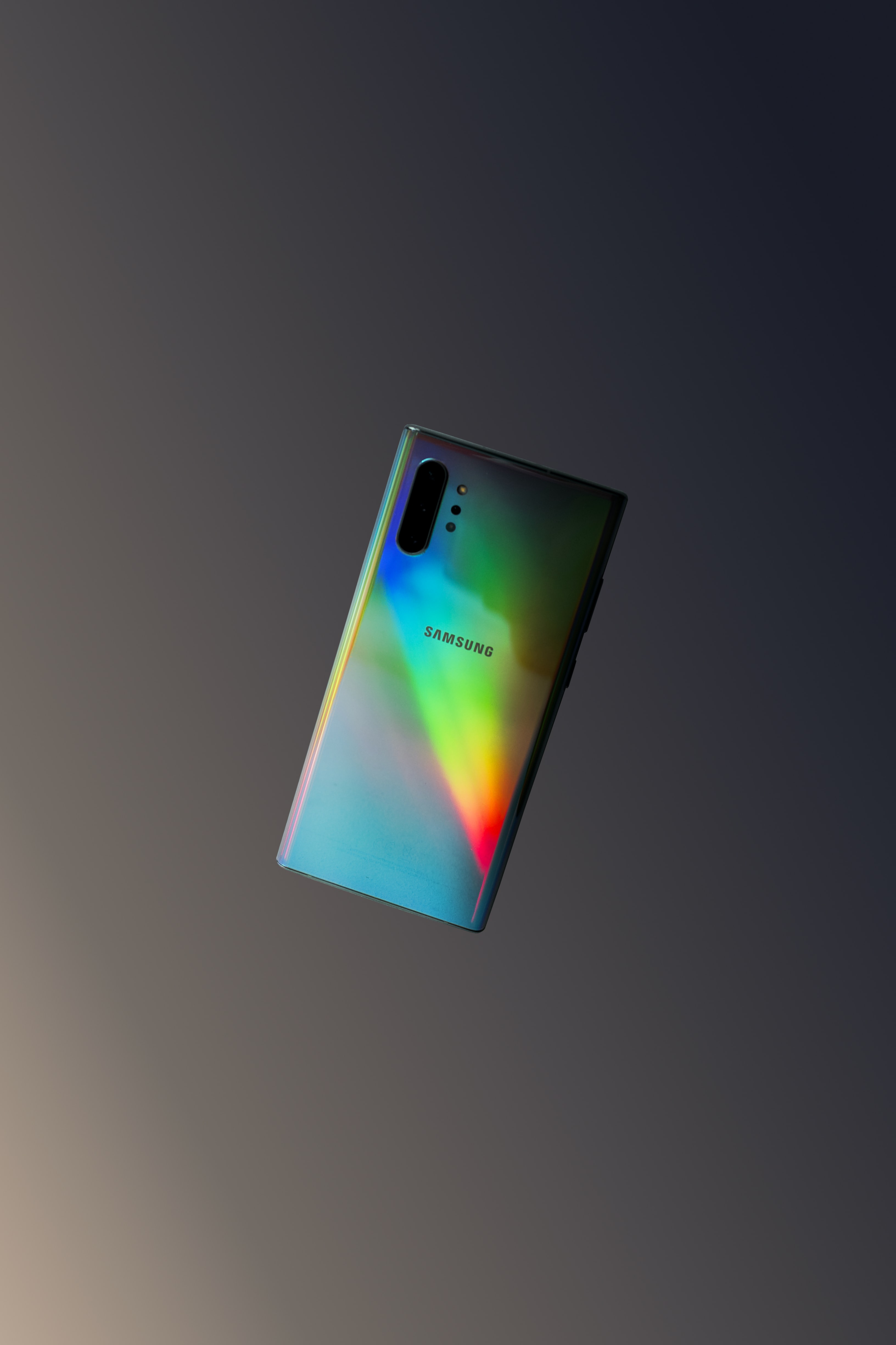 ilustrasi hp Samsung (sumber ambar Unsplash/Max Whitehead)