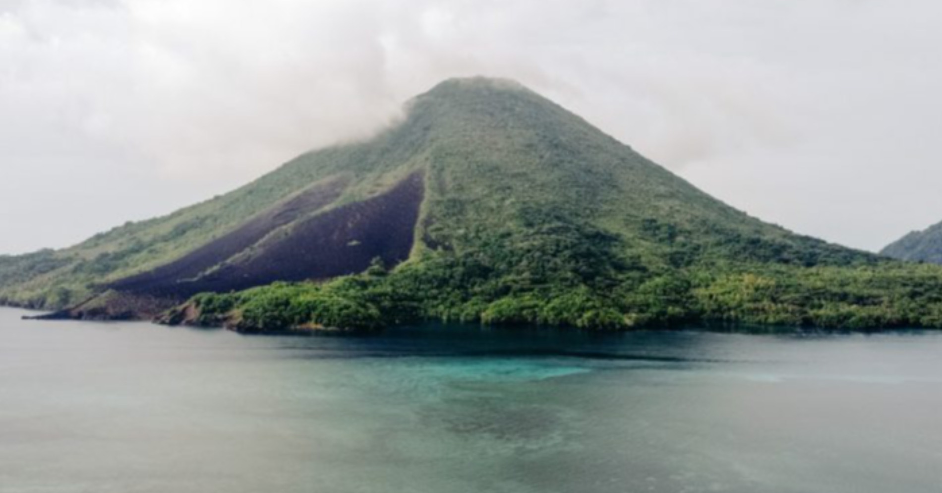 Gunung Api Banda (Sumber gambar: Kemdikbud)