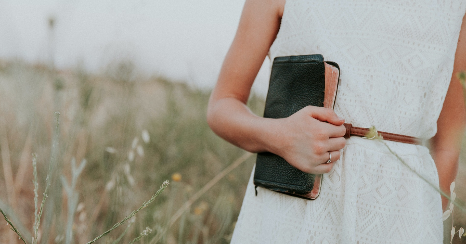 Ilustrasi dress dengan belt (Sumber gambar: Allen Taylor/Unsplash)