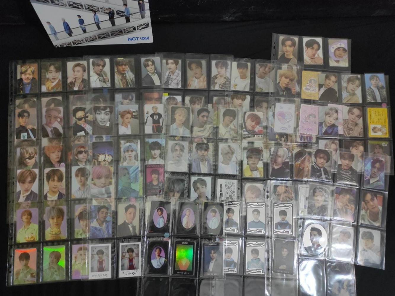 Merchendise dari idol K-Pop favorit (Sumber gambar: dok. Aghata Khrisdiya)
