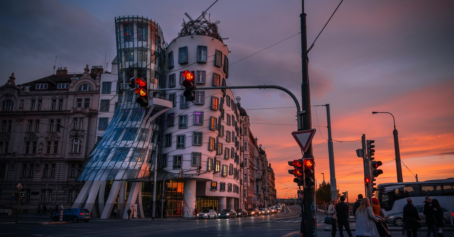 Dancing House (Sumber gambar: Unsplash/Denise Poltoradnev_