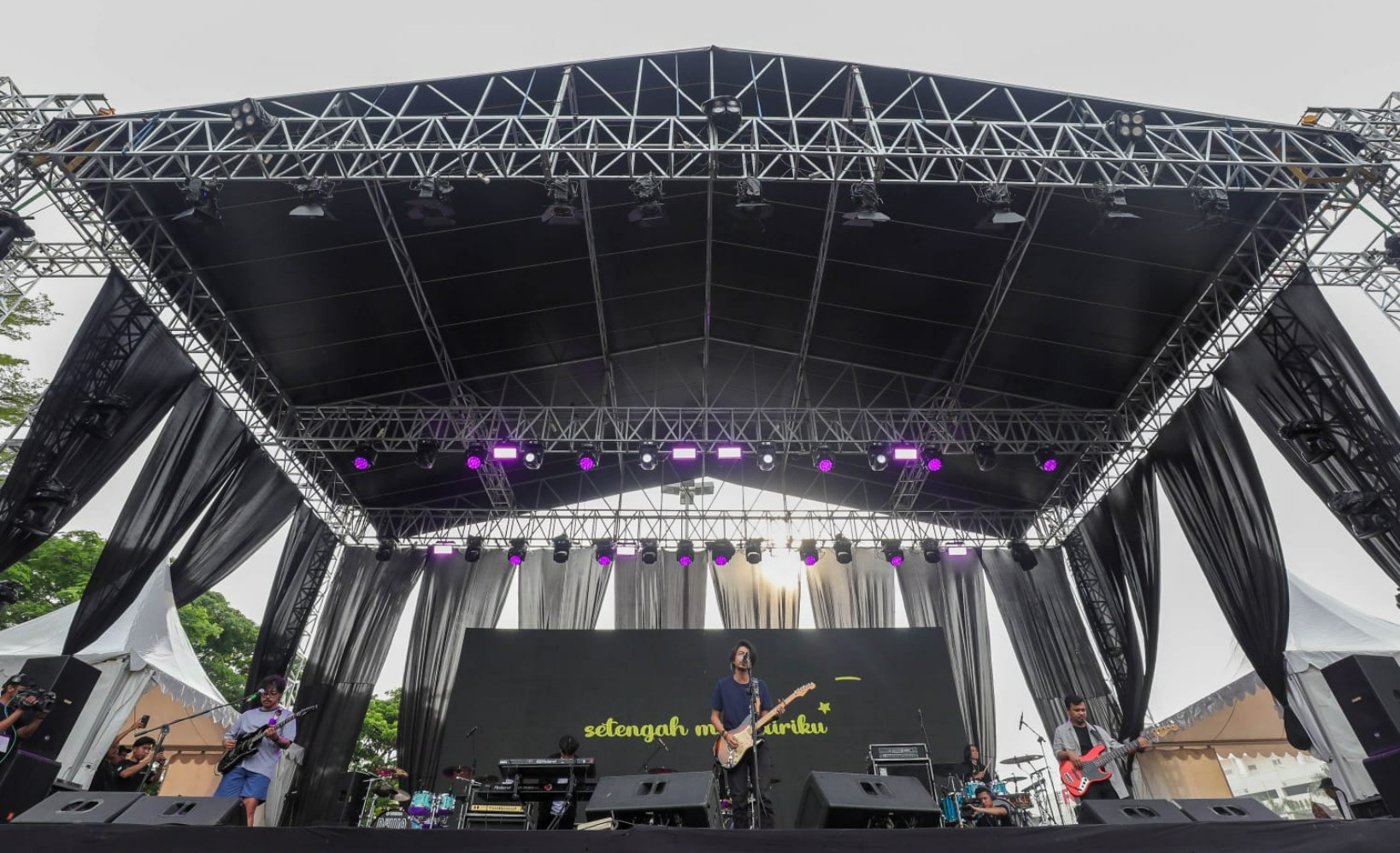 Fiersa Besari di panggung Soundsfest 2022 (Sumber gambar: Hypeabis.id/Himawan L Nugraha)