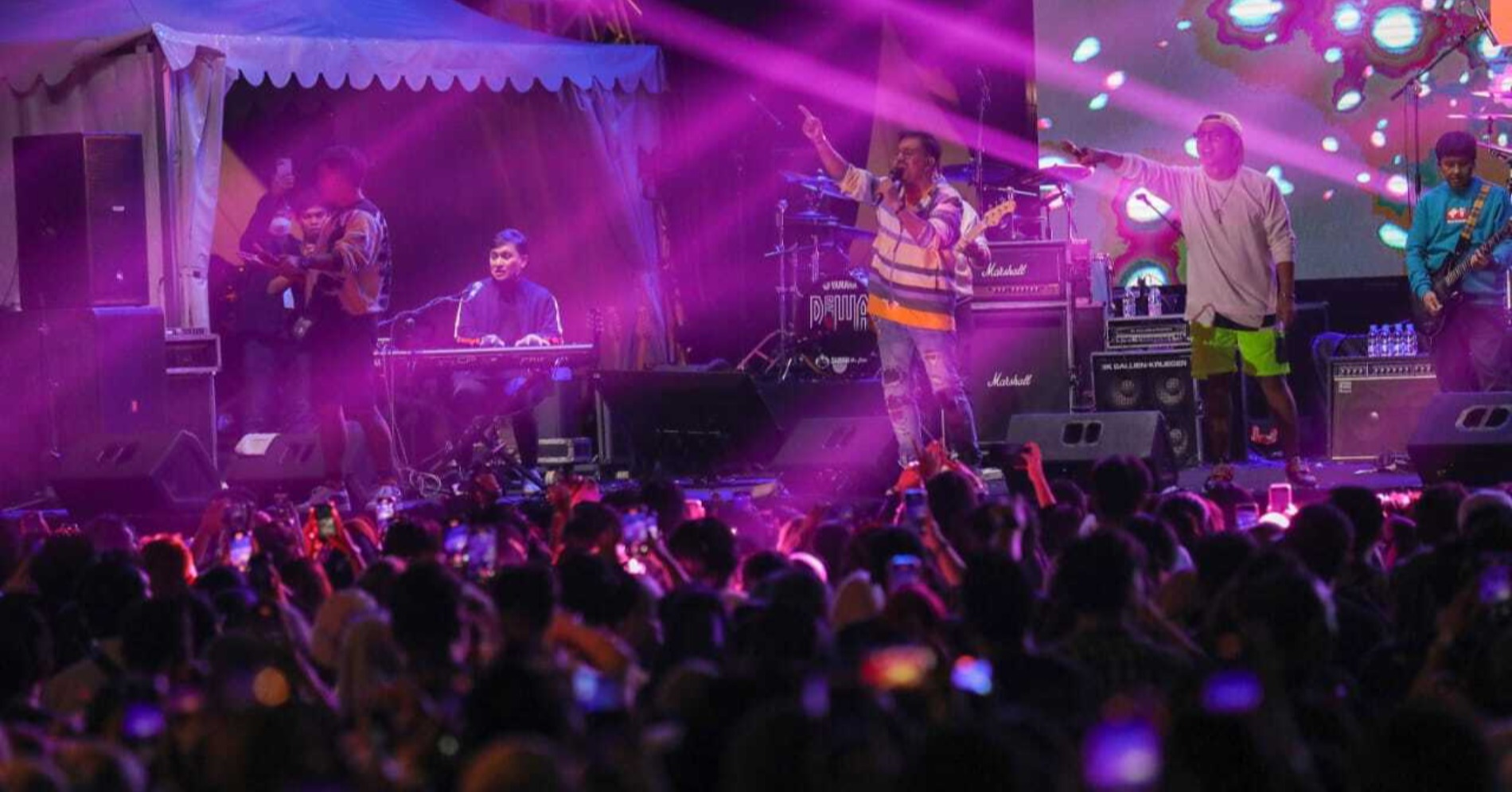 Mereka tampil menyanyikan lagu Cerita Cinta, Mantan Terindah, Untukku dan lainnya. (Sumber gambar: Hypeabis.id/Himawan L Nugraha)
