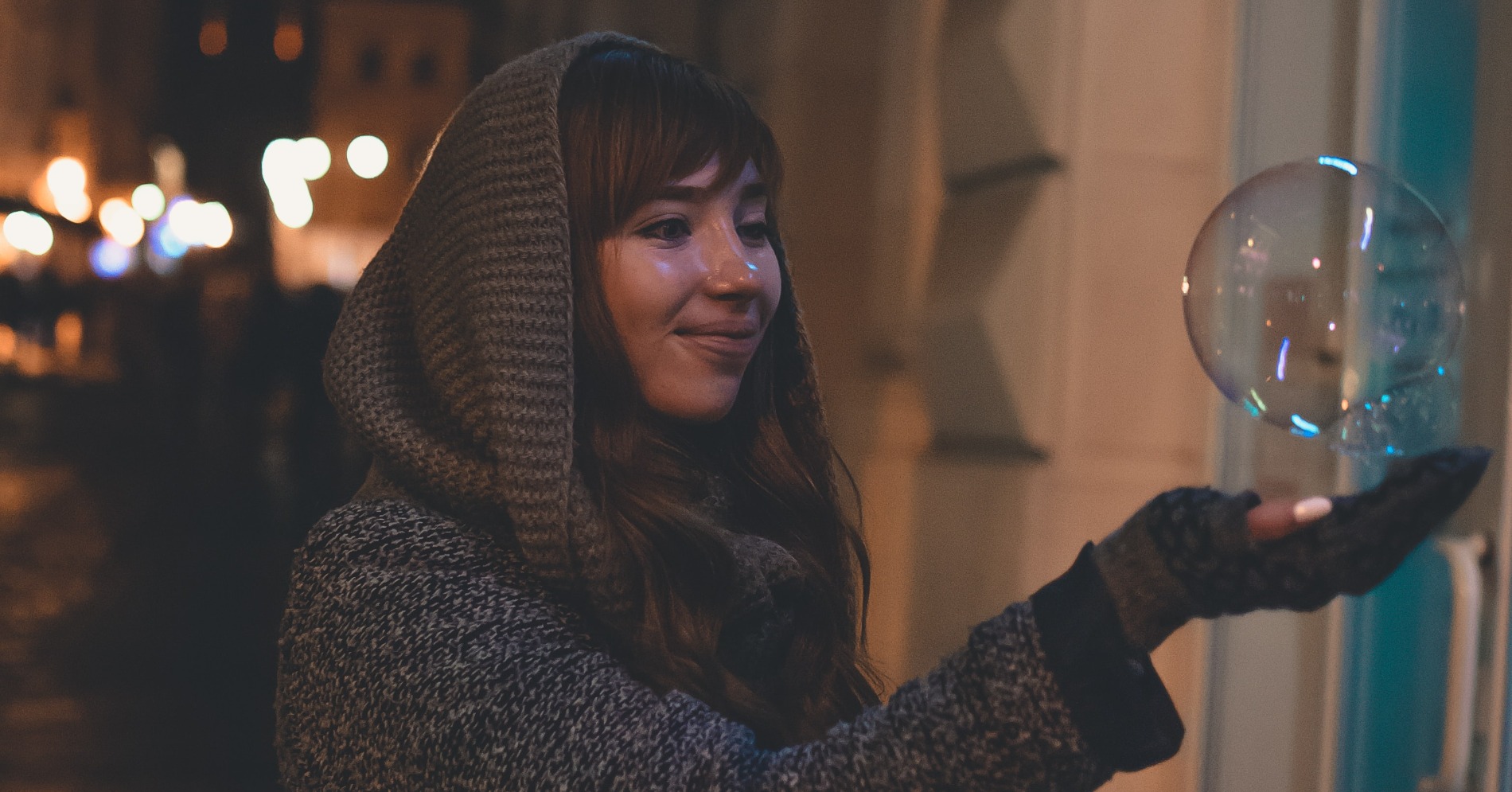 ilustrasi sweater (Sumber gambar: Andriyko Podilnyk/Unsplash)