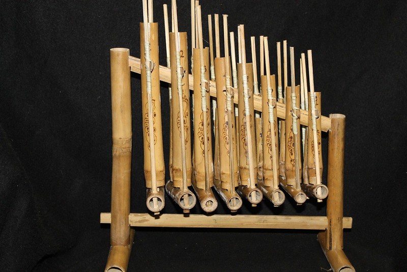 Angklung  (sumber gambar Flickr)
