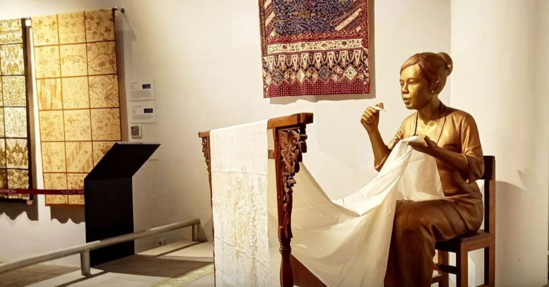 Museum Batik Indonesia didirikan sebagai tindak lanjut  dari pencatatan Batik Indonesia ke dalam UNESCO Representative List of the Intangible Cultural Heritage of Humanity pada 2 Oktober 2009 silam. (Sumber gambar: Museum Batik Indonesia)