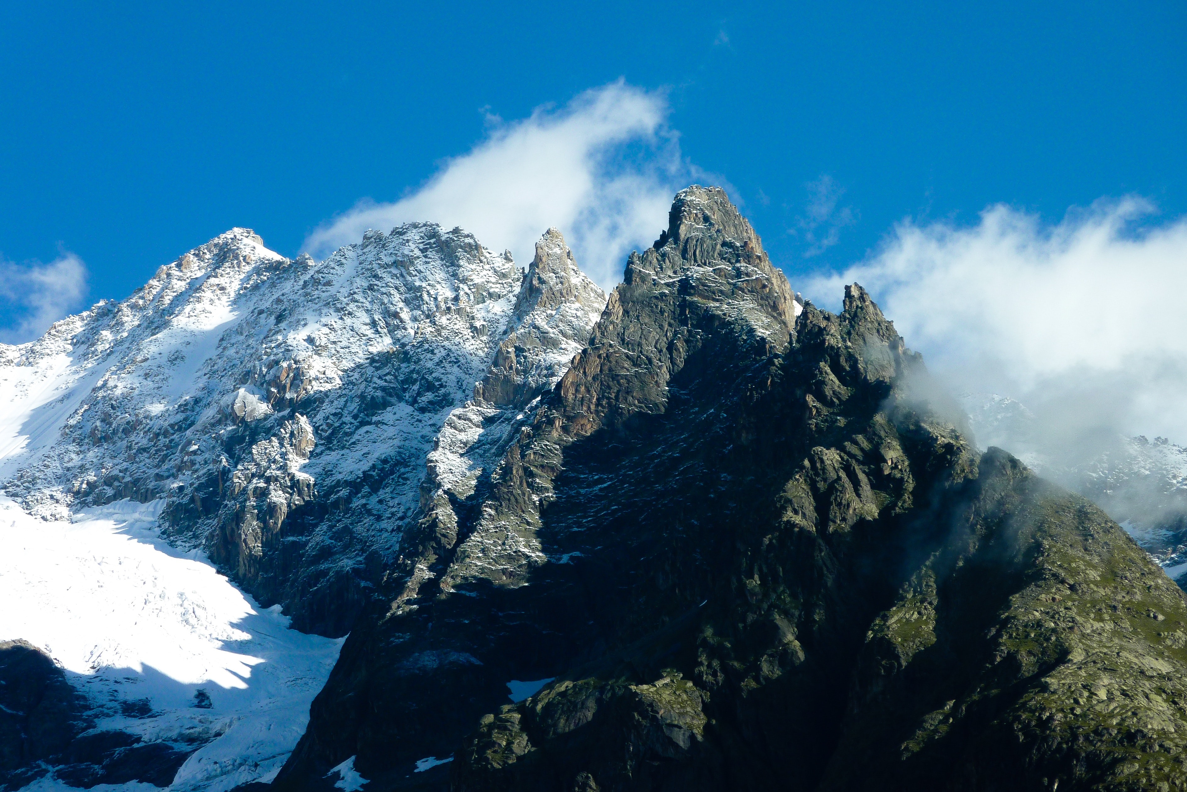 Ilustrasi Gunung Cartensz (sumber gambar:pixabay)