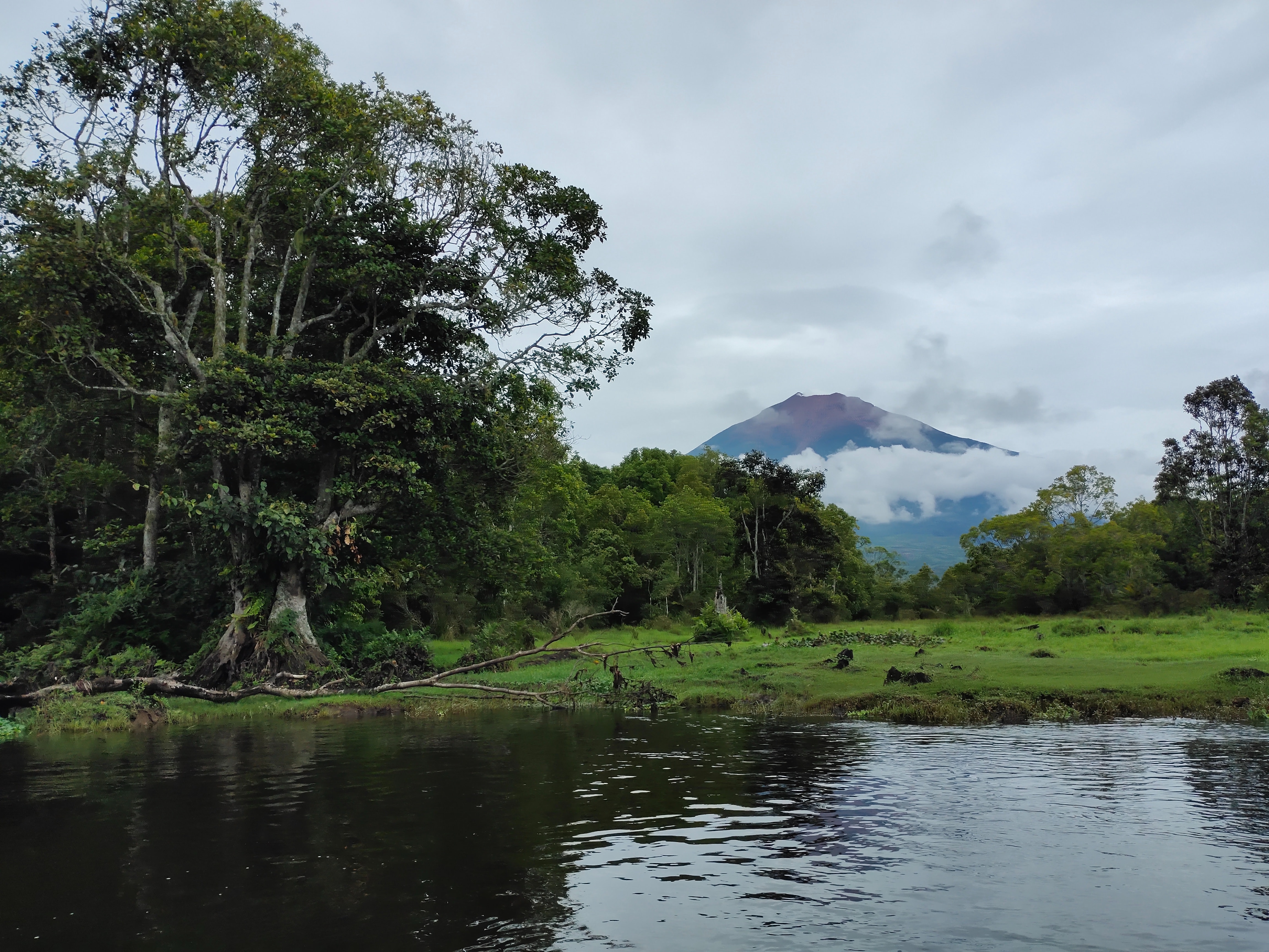Ilustrasi Gunung Kerinci (sumber gambar Unsplash/Ikhwanul Furqon)