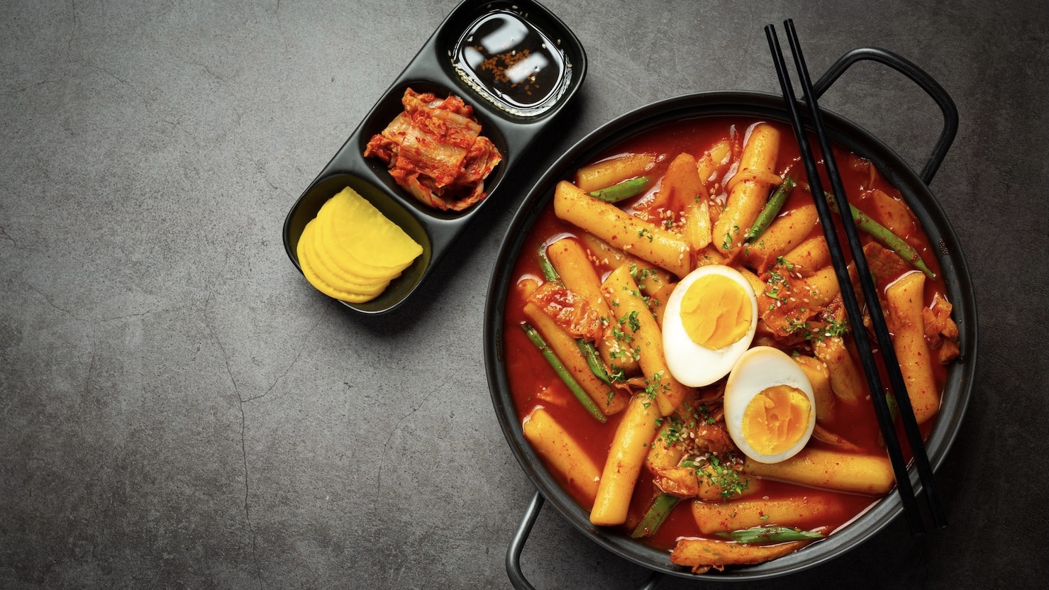 Tteokbokki (Sumber gambar : Freepik/Jcomp)
