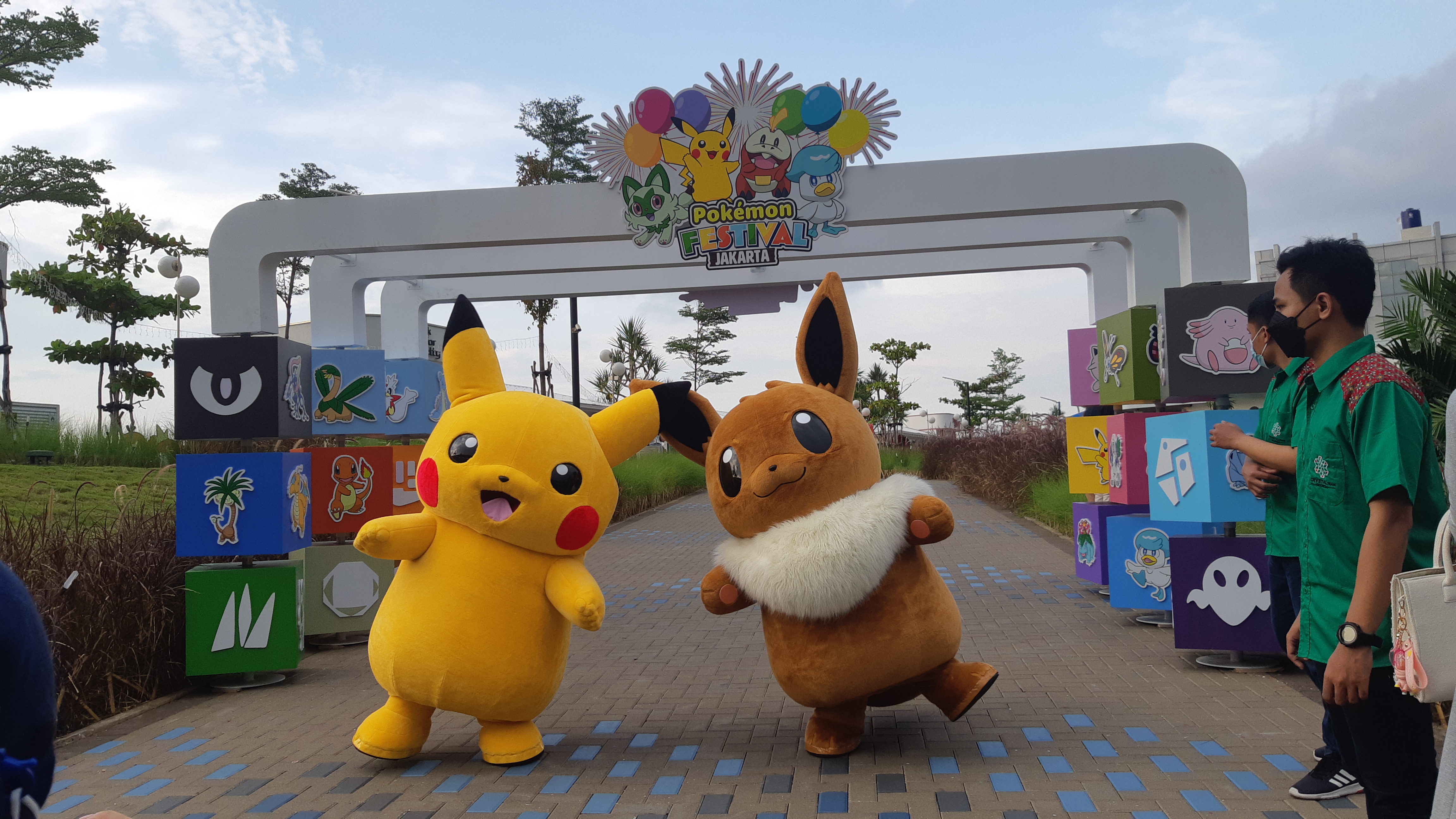 Penampilan maskot Pokemon di Cove by Batavia PIK. (Sumber gambar: Laurensia Felise/Hypeabis.id)