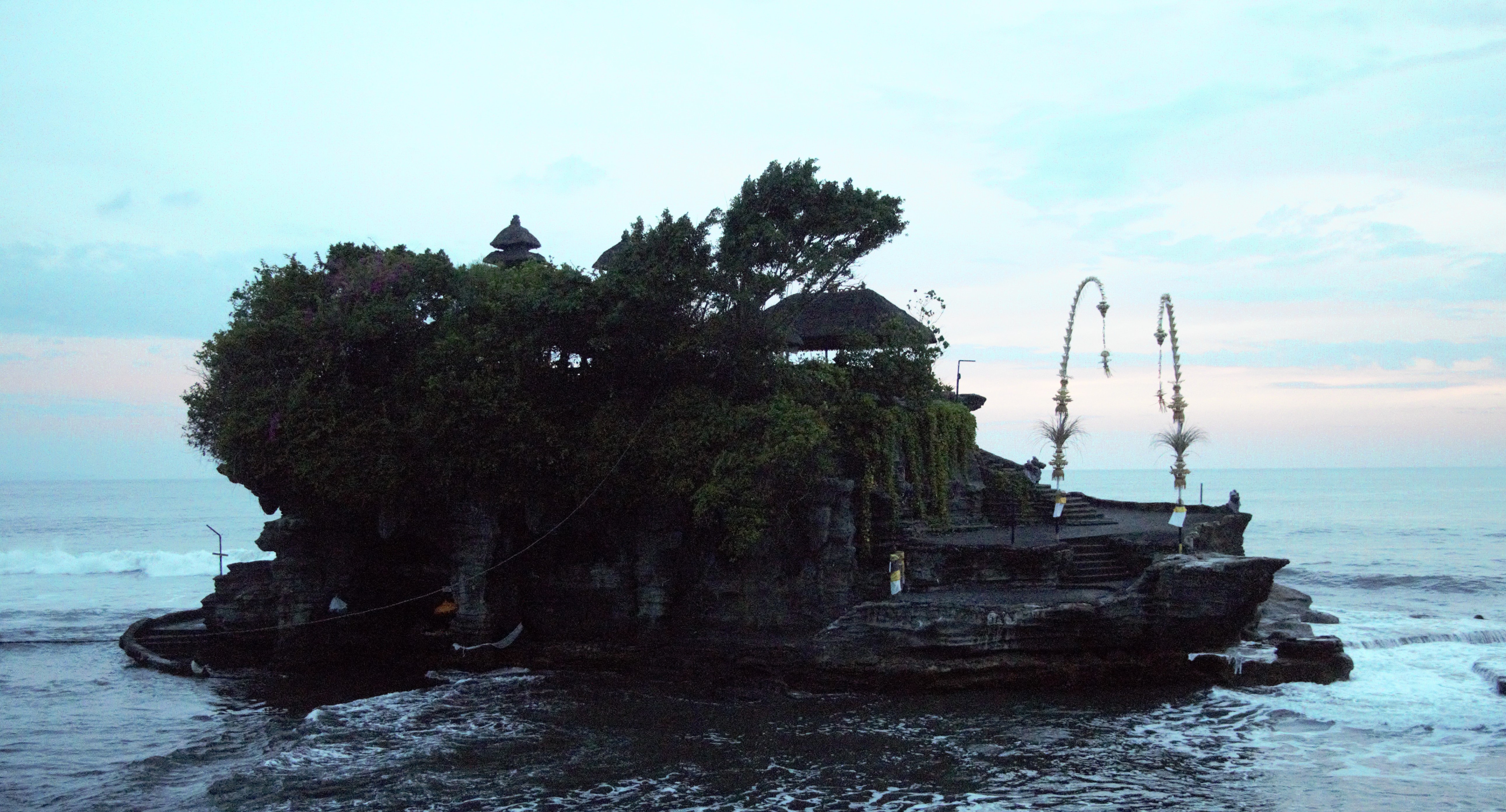 Tanah Lot (sumber gambar Unsplash/Reena Yadav)