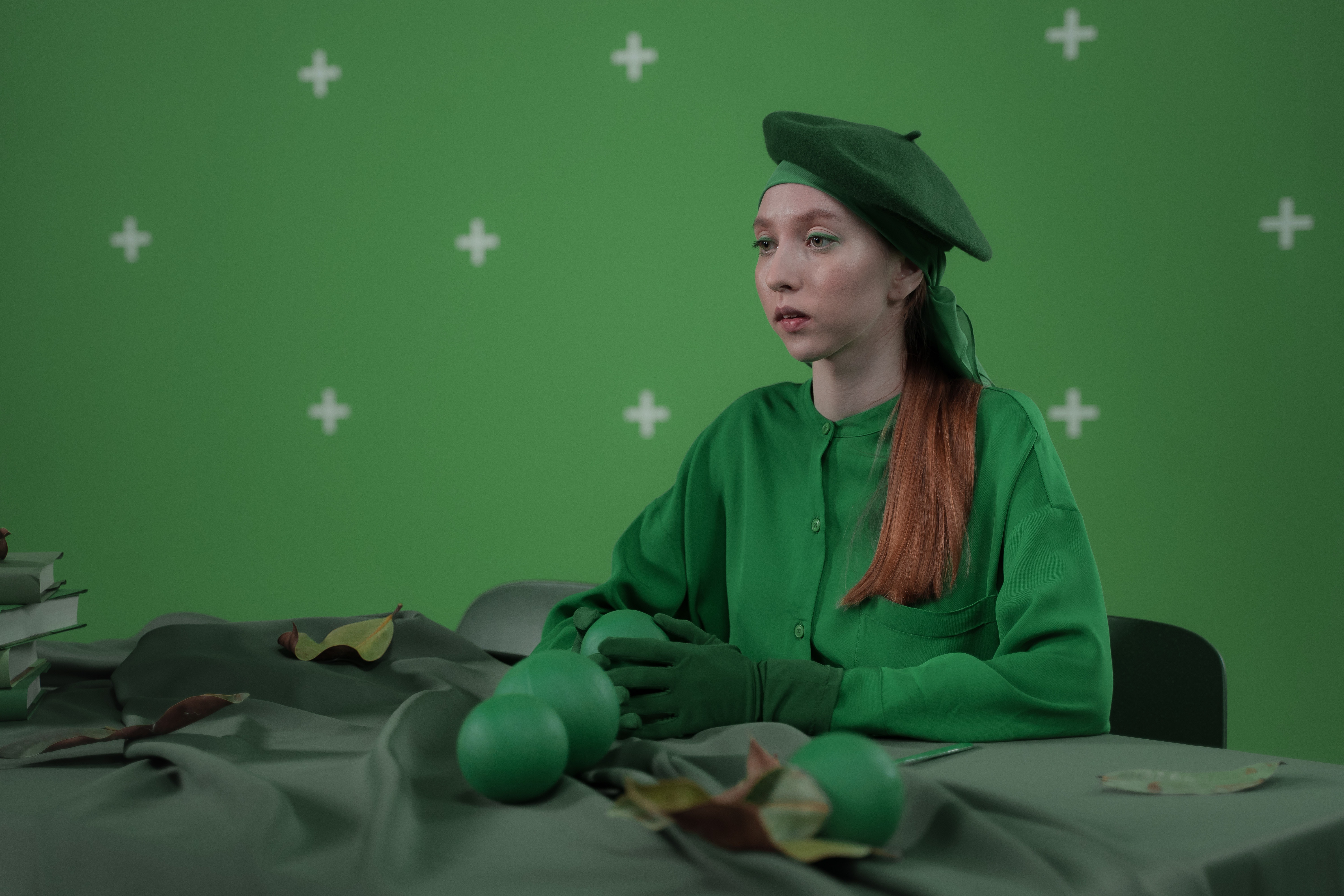Ilustrasi membuat konten dengan green screen (Sumber gambar: Cottonbro Studio/Pexels)