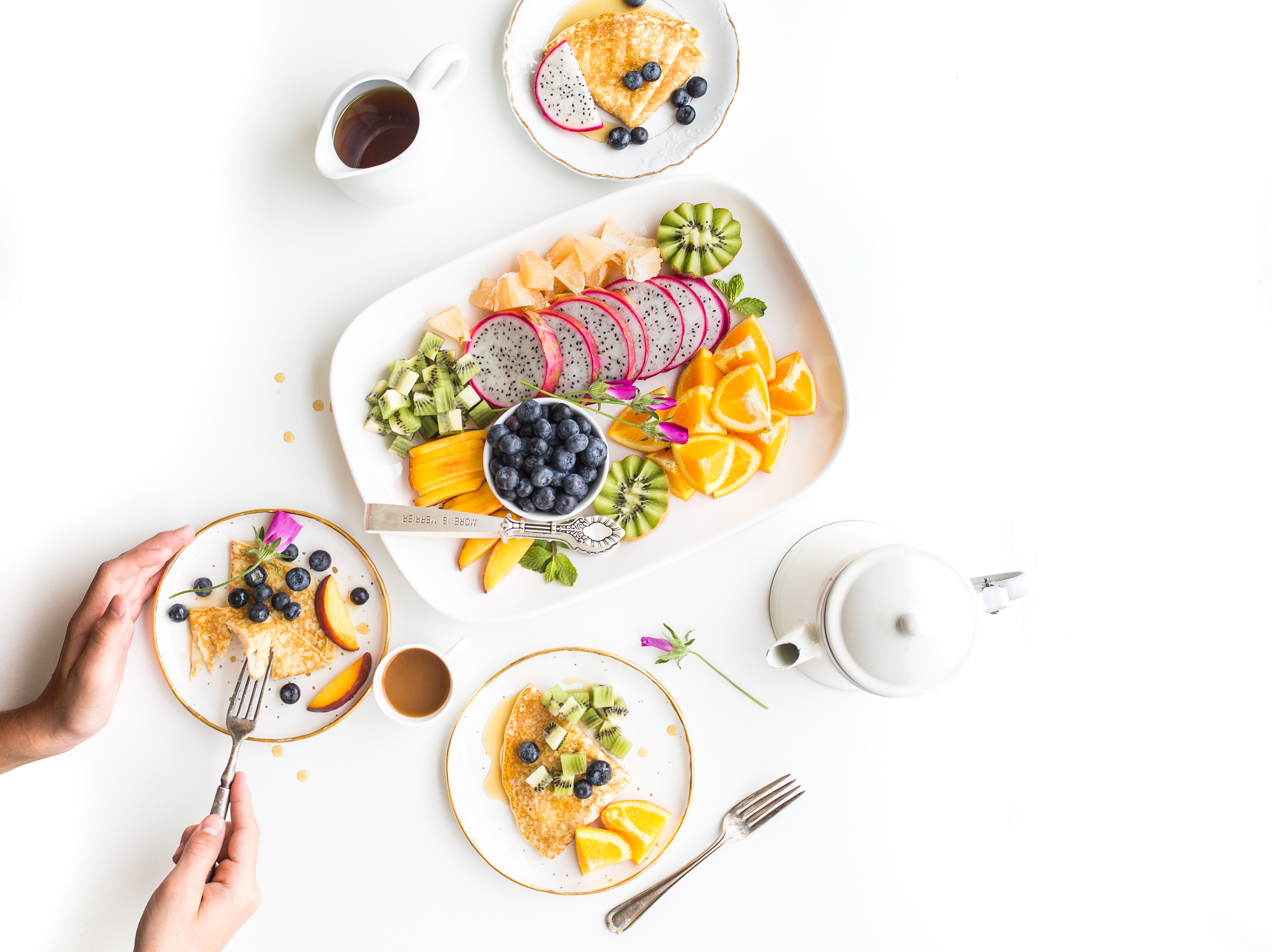Ilustrasi konsumsi buah naga (Sumber gambar: Brooke Lark/Unsplash)