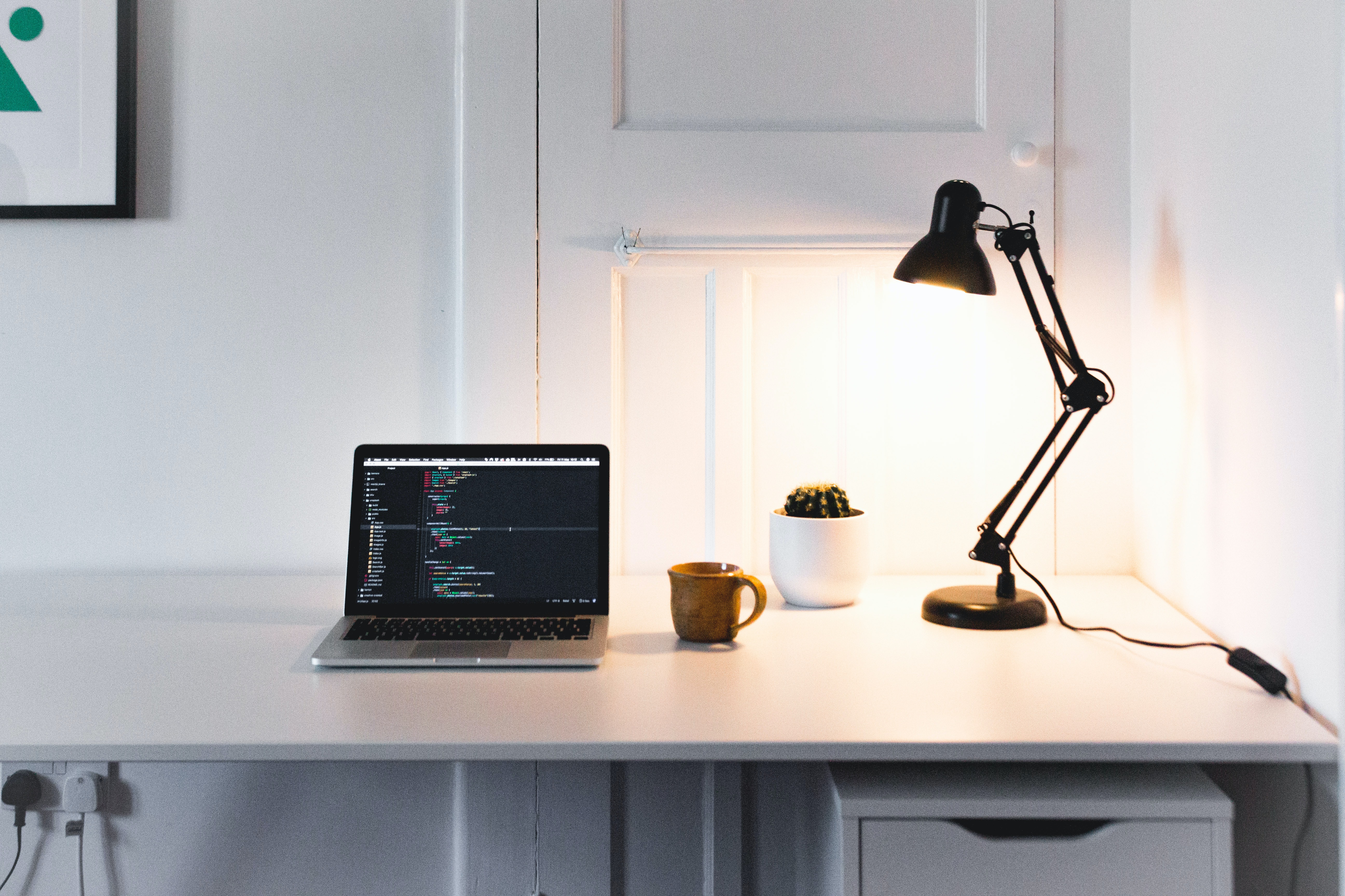 Ilustrasi lampu meja (Sumber gambar: Rich Tervet/Unsplash)