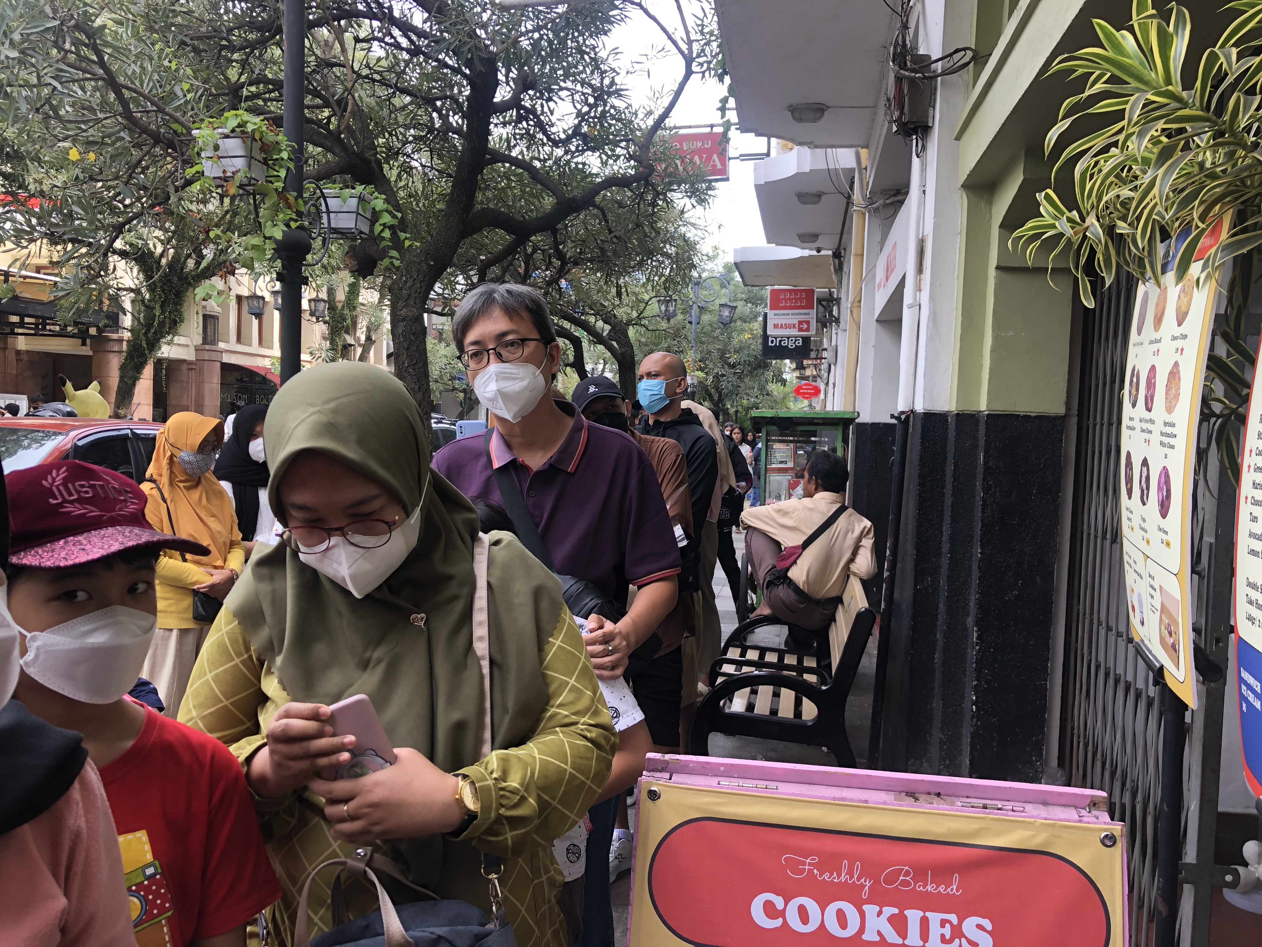 Pembeli mengantri di kedai Sweet Cantina (Sumber gambar: Hypeabis.id/Indah Permata Hati)