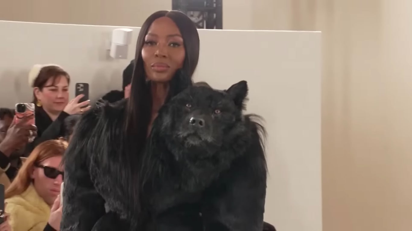 Naomi Campbell (Sumber gambar: Youtube.com/Schiaparelli)