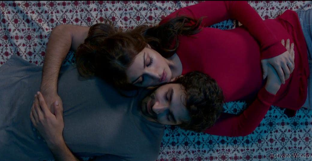 Dev dan Aish. (Sumber : imdb.com)
