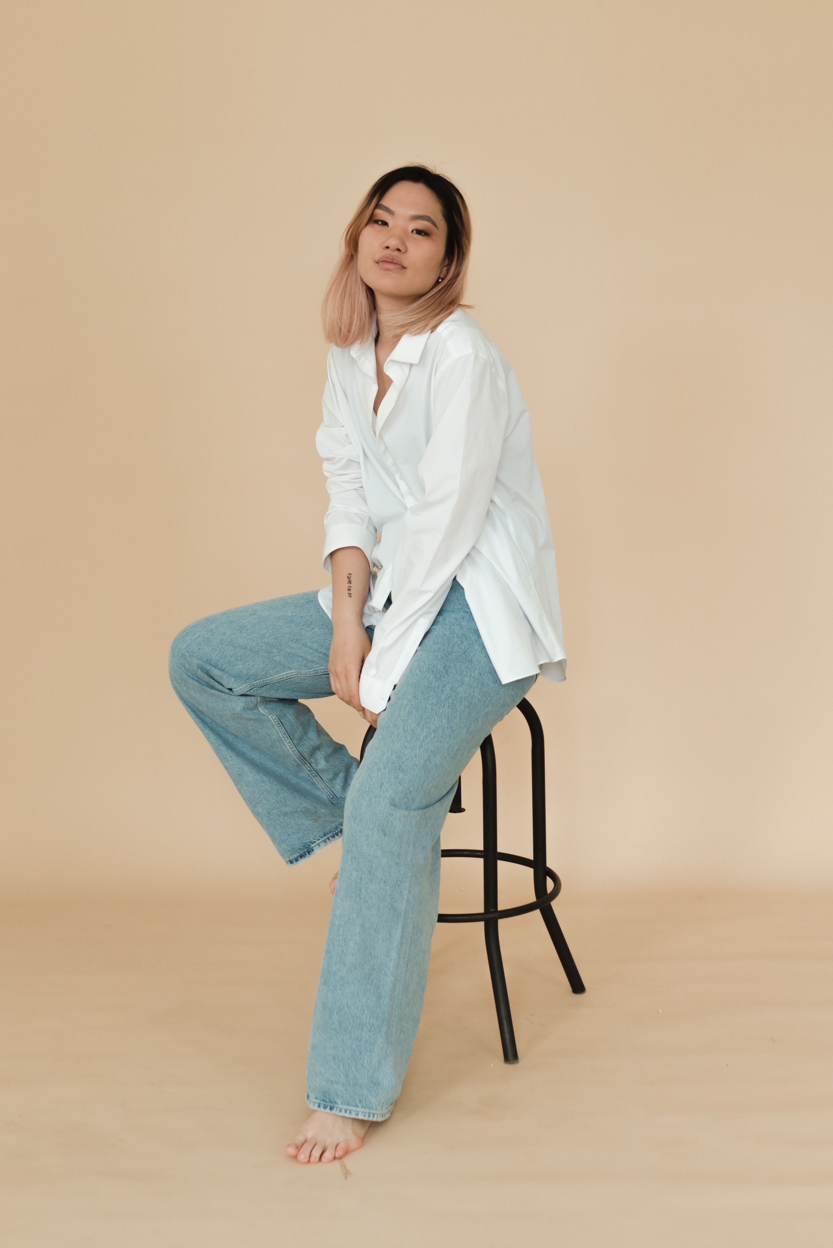 Oversized blouse (Sumber gambar: Arina Kraskinova/Pexels)