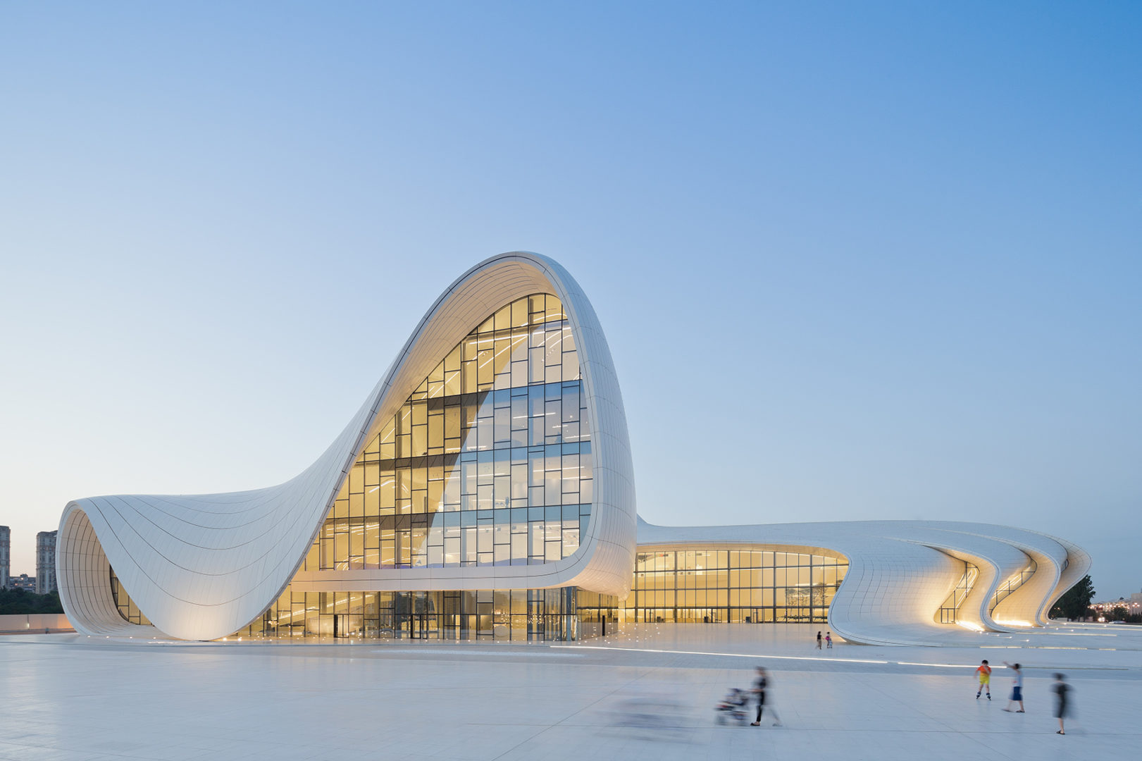 Heydar Aliyev Centre (sumber gambar Zaha Hadid.com)