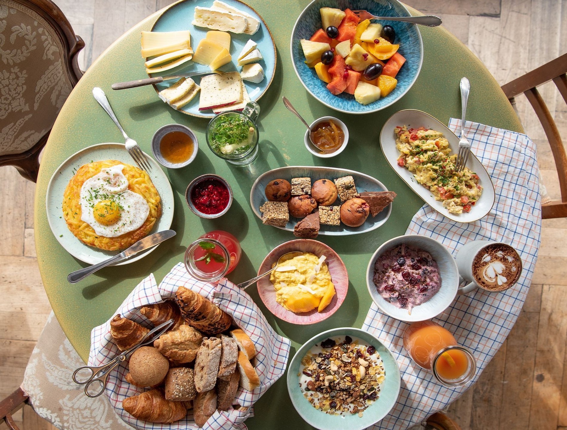 Menu makanan di restoran vegetarian Haus Hiltl (Sumber Foto/Instagram @hiltl)