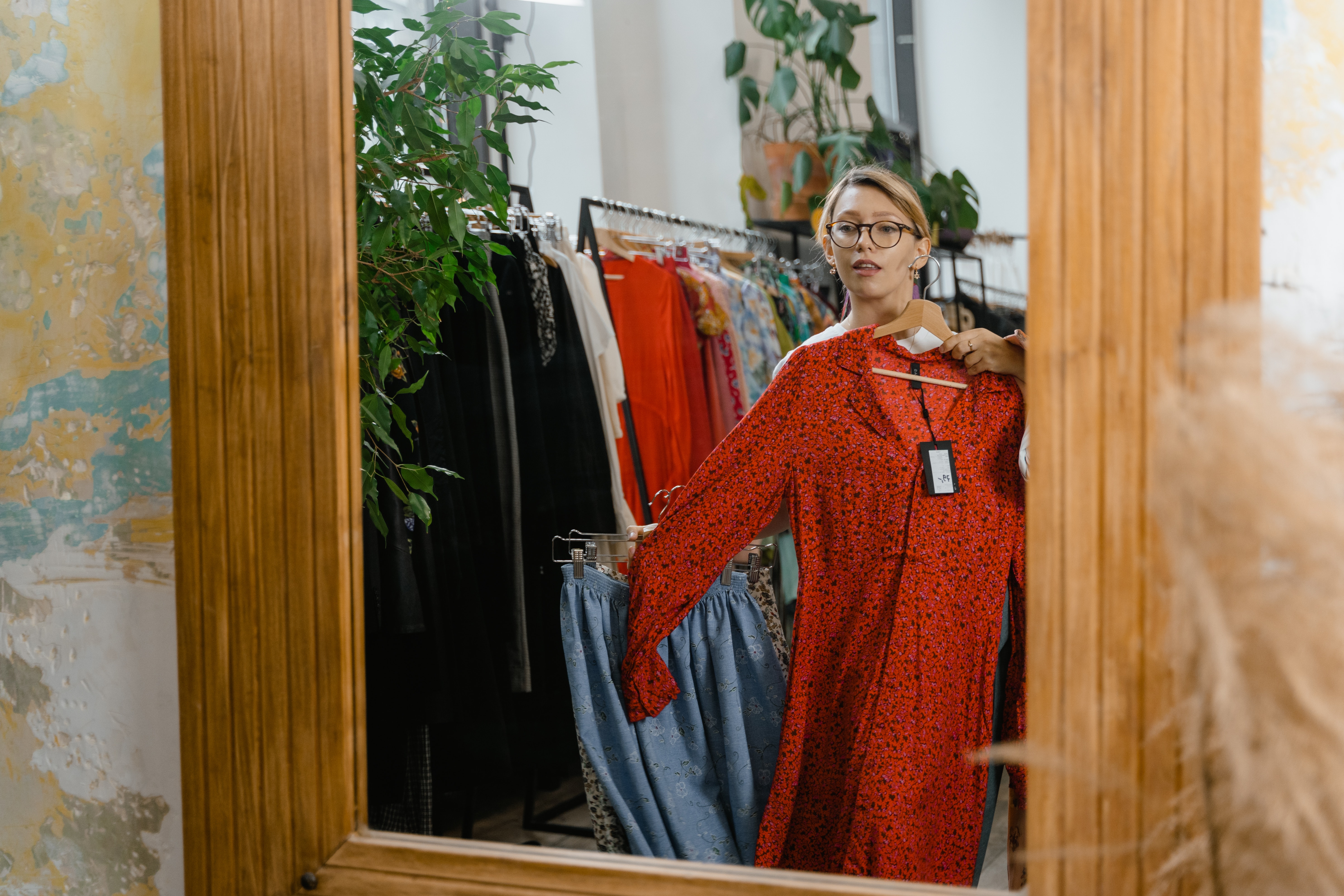 Penting untuk menentukan personal style sebelum berbelanja pakaian (Sumber gambar: Mart Production/Pexels)