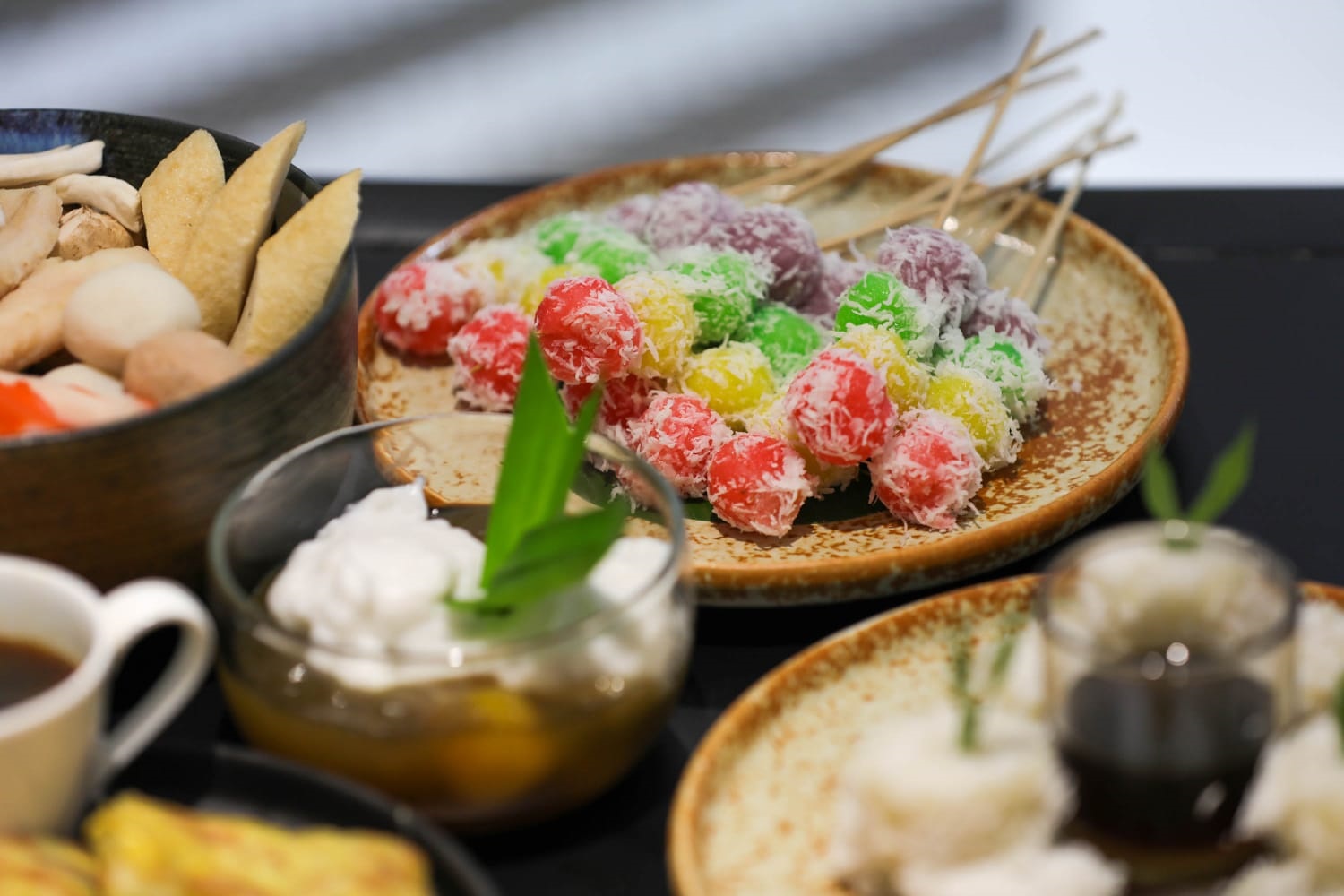 Hidangan Berbuka Bersama berkonsep Street Food di Hotel Grand Sahid Jaya. (Sumber: Himawan L Nugraha/Bisnis)