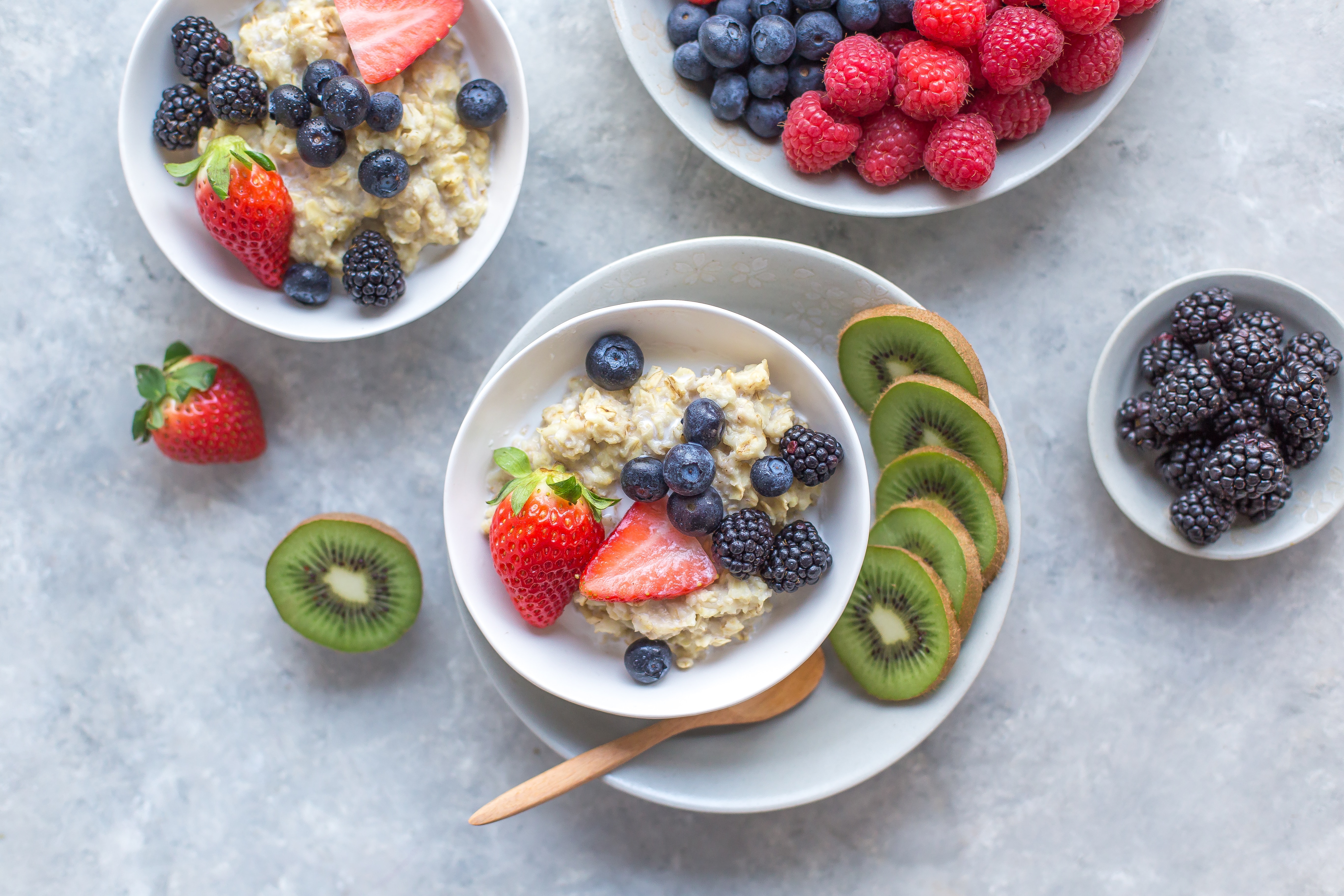 Ragam penyajian oatmeal sebagai alternatif karbohidrat. (Sumber foto: Unsplash/Melissa Belanger)