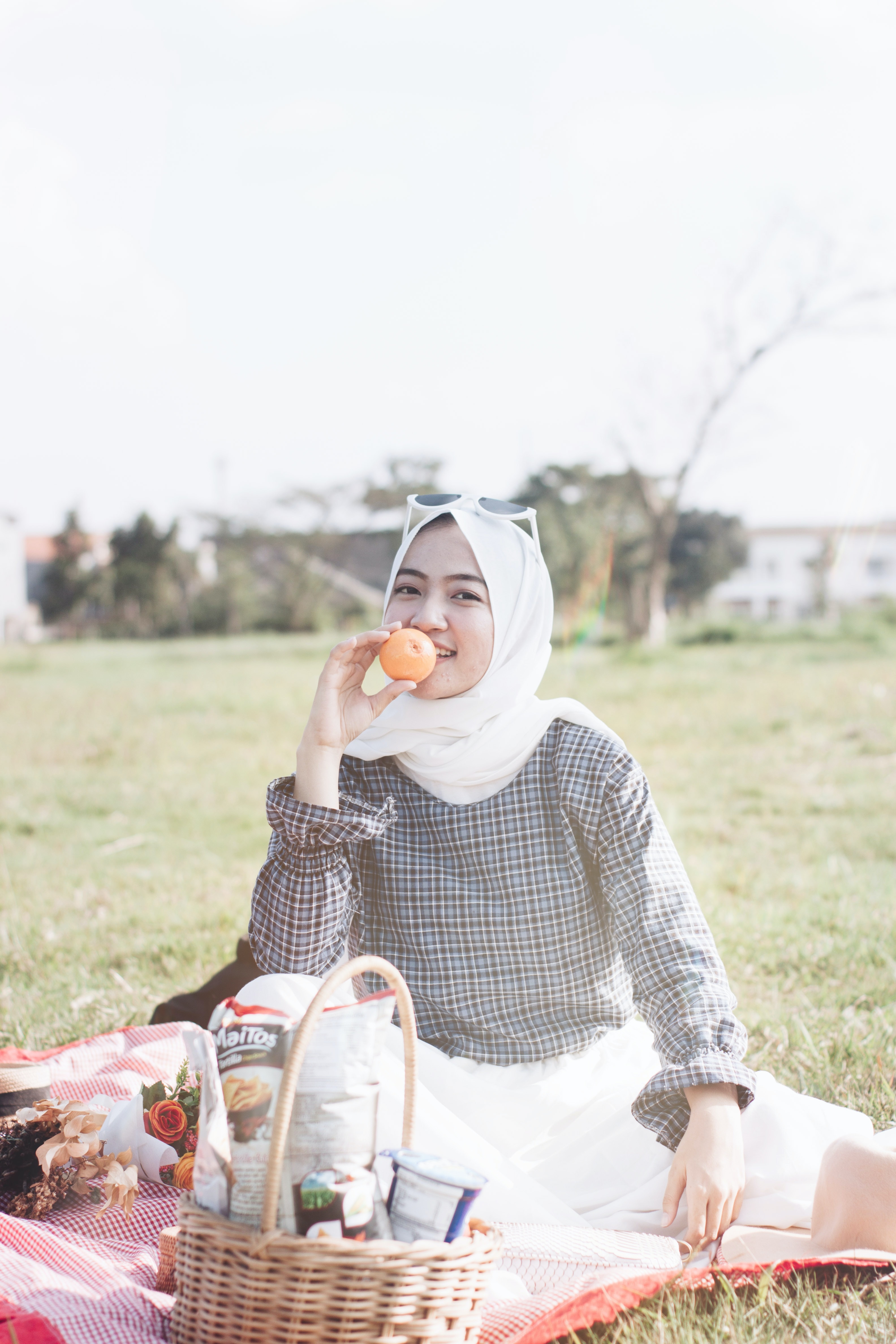 Tartan Blouse (Sumber gambar: Muhammad Ruqi/Unsplash)