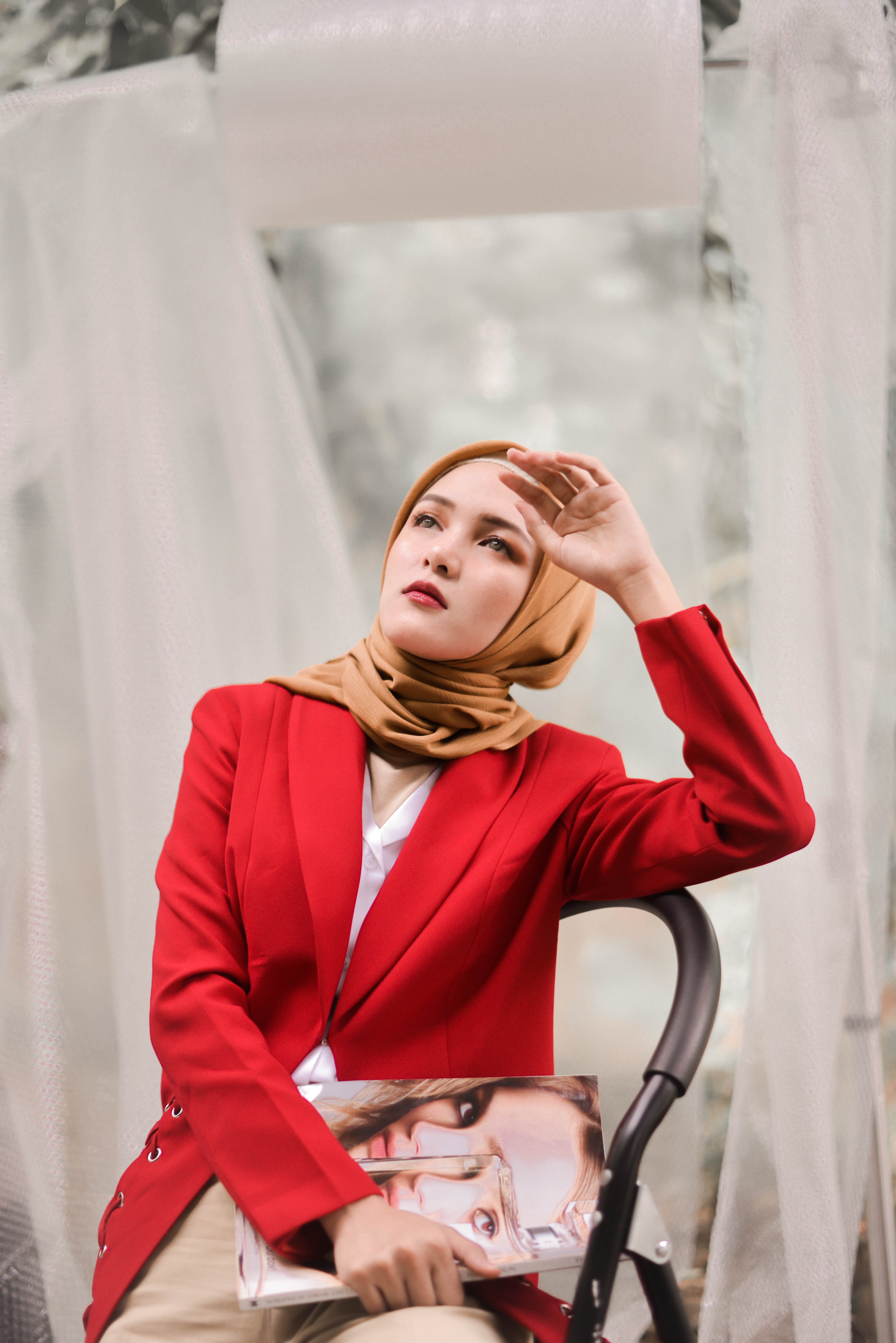 Blazer merah (Sumber gambar: Agung Foy/Pexels)
