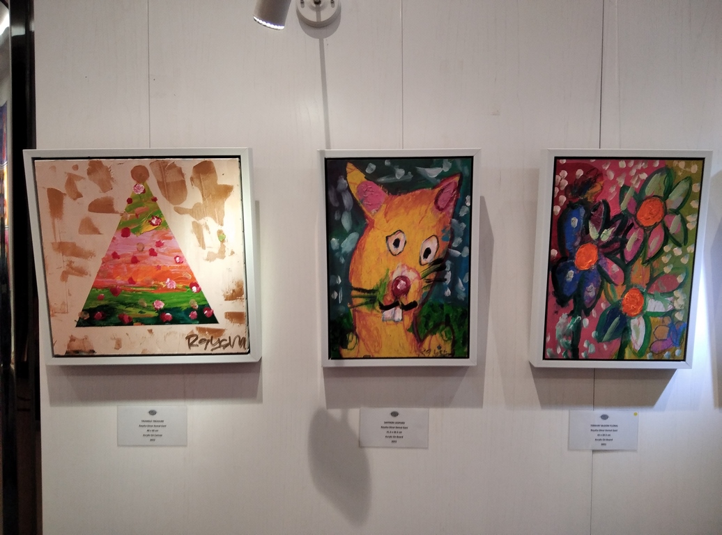 Karya seni di pameran seni amal bertajuk Dare to be Great, Dare to Collaborate, and Dare to Love  (Sumber gambar: Hypeabis.id/ Yudi Supriyanto)