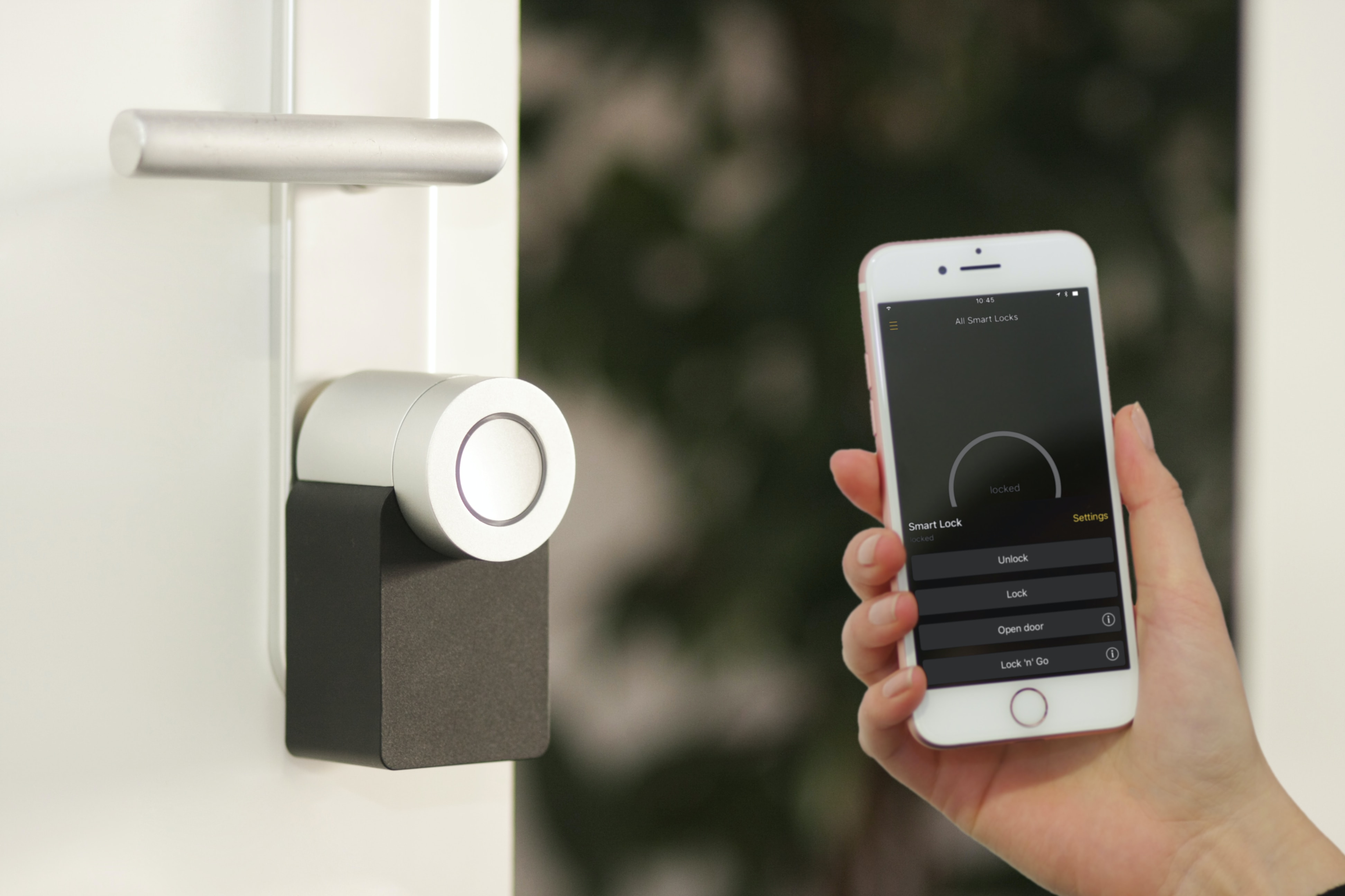 Ilustrasi smart door (Sumber gambar: Sebastian Scholz/Unsplash)