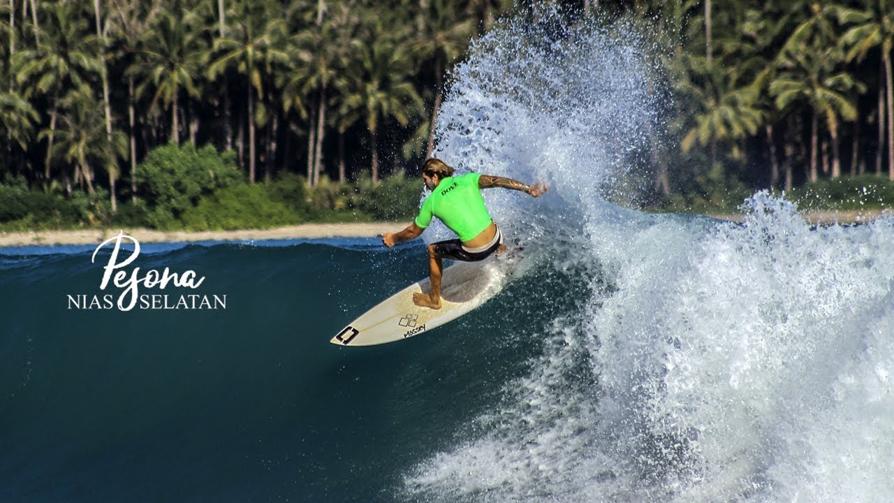 Pantai Sorake (Sumber: niasselatankab.go.id)