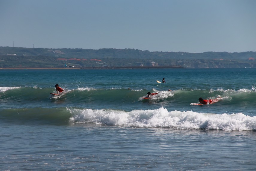 Pantai Kuta (Sumber: Indonesia Kaya)