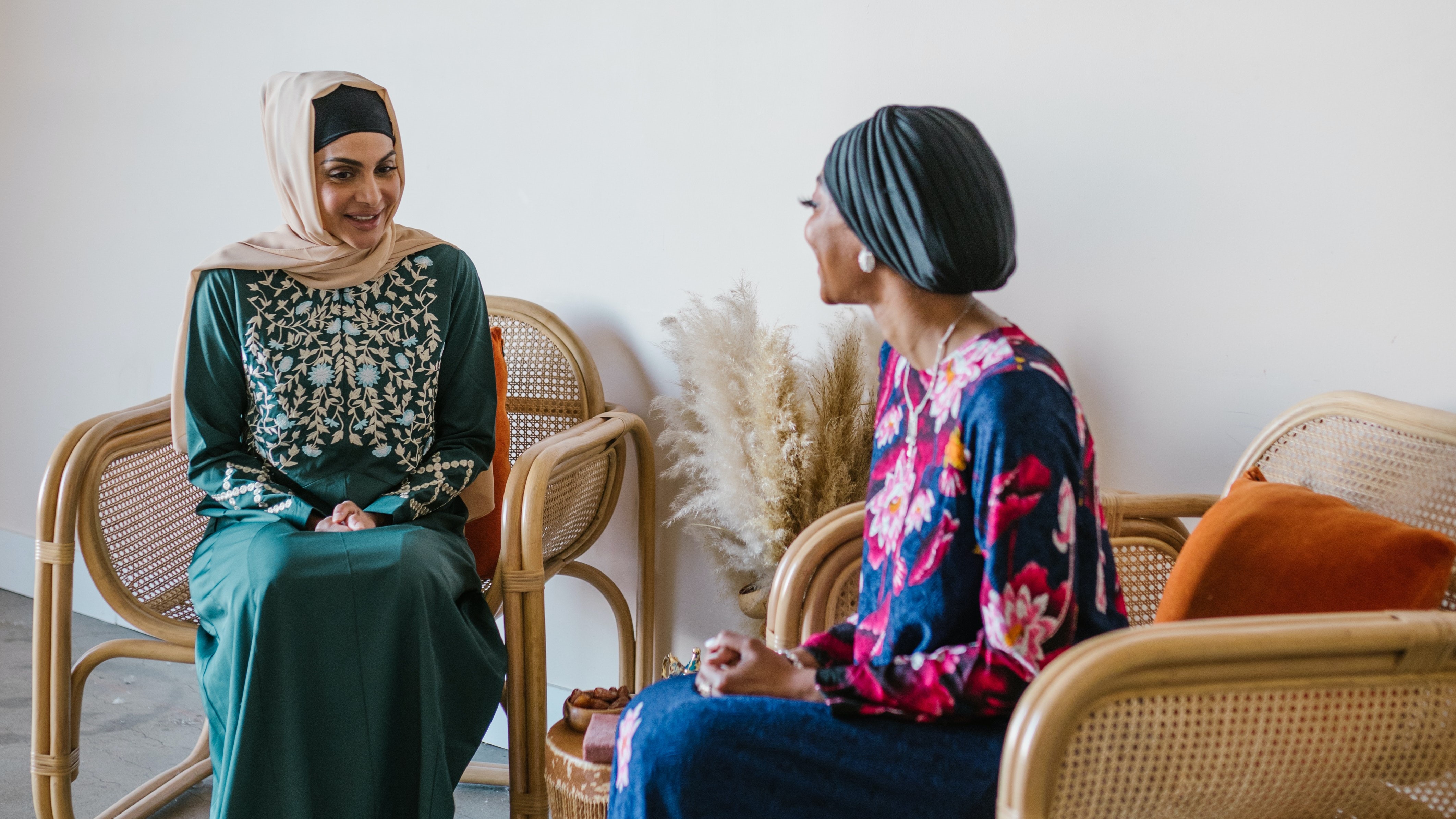 Ilustrasi silaturahmi Lebaran. (Sumber foto: Pexels/Rodnae Productions)