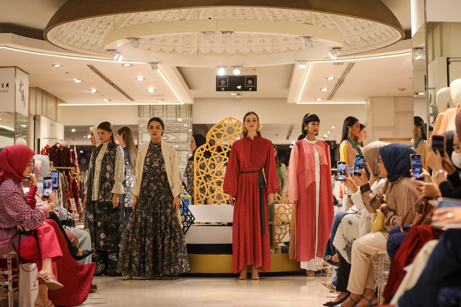 Raya Trunk Show Galeries Lafayette (Sumber gambar: Arief Hermawan P/Hypeabis.id)