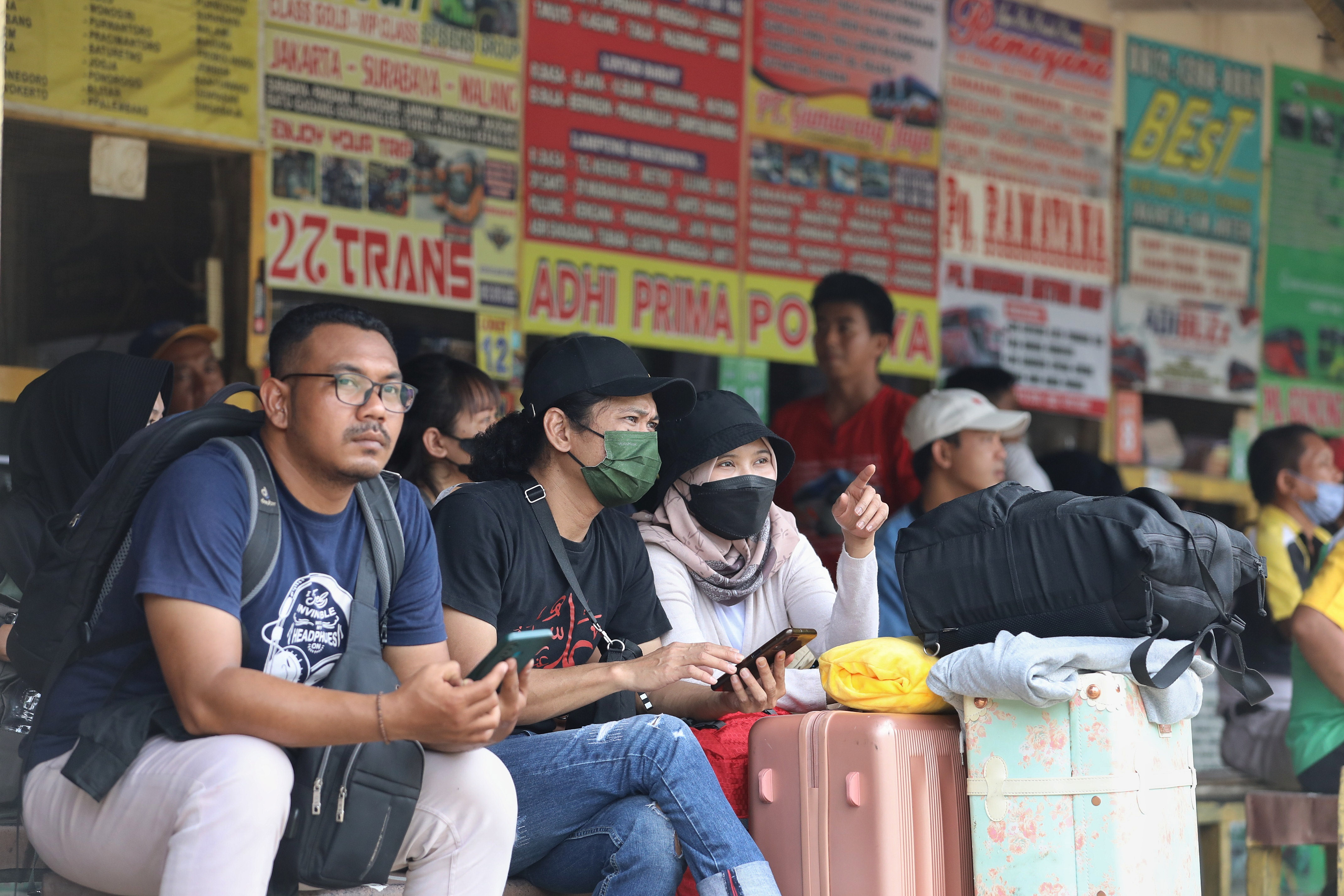 Suasana pemudik di Terminal Bayangan Pondok Pinang, Jakarta. (Sumber foto: Hypeabis.id/Eusebio Chrysnamurti)