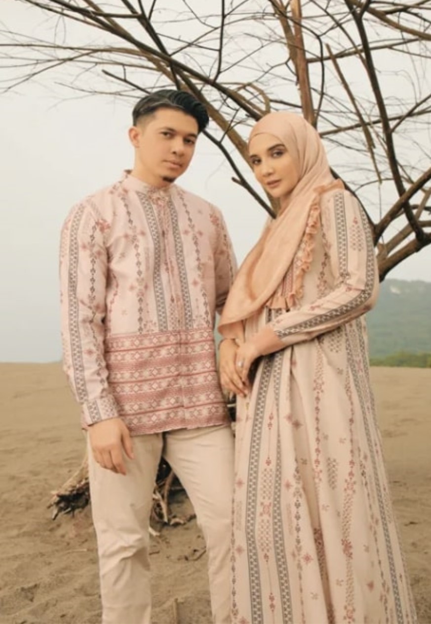 Outfit Lebaran Seragam (Sumber Foto: Hello Fabulo)