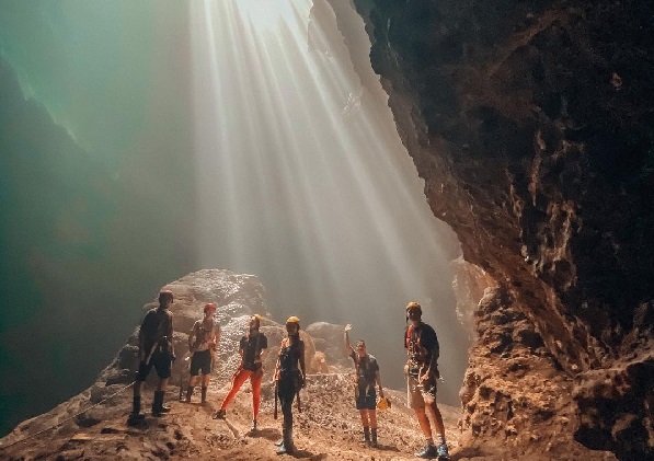 Goa Jomblang (Sumber Foto: Garasi Jogja)