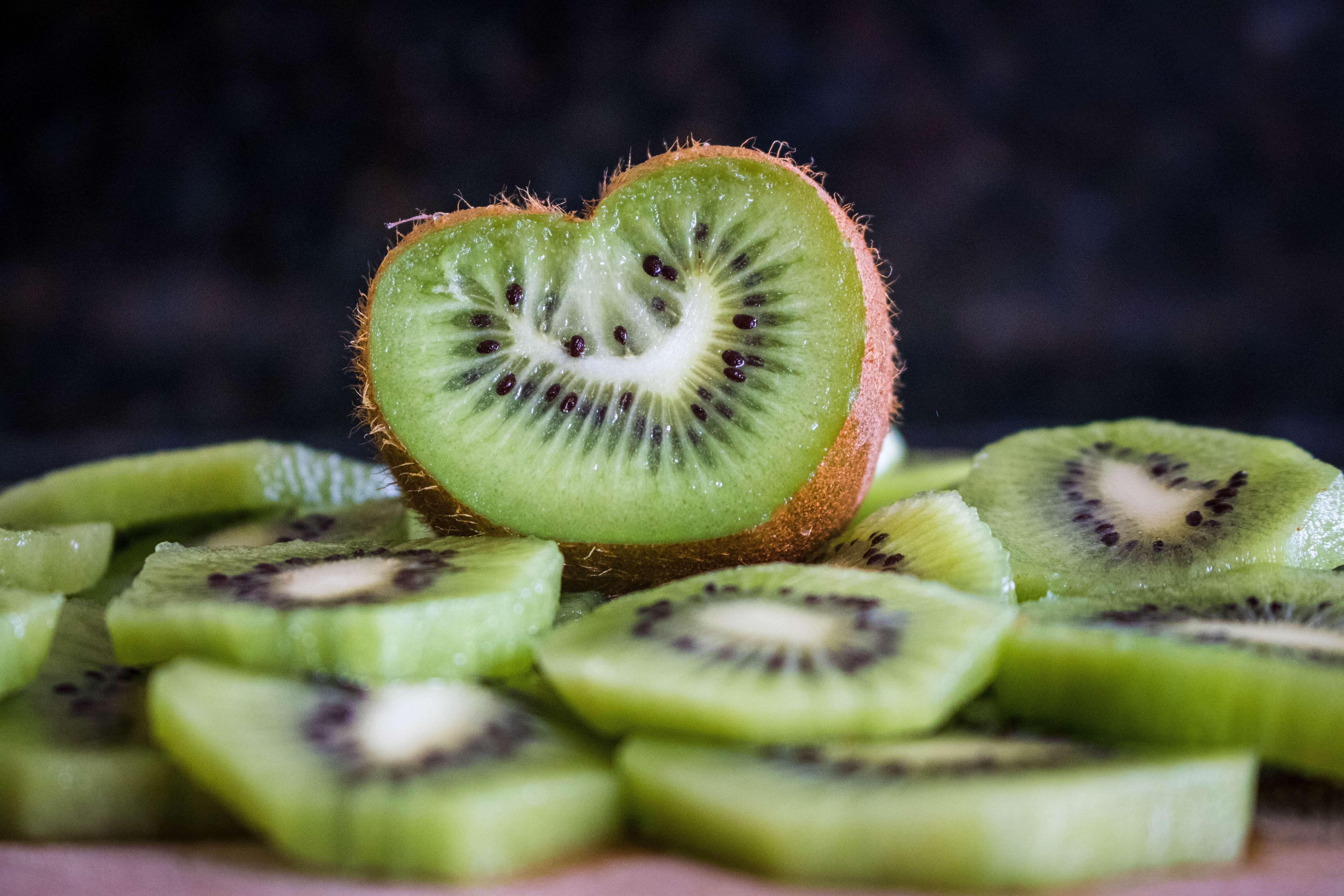 Ilustrasi kiwi. (Sumber: Unsplash/Lesly Juarez)