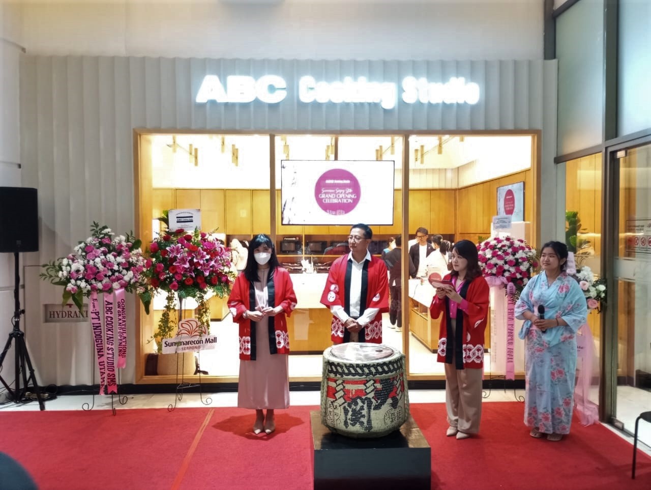 Presiden Direktur ABC Cooking Studio Indonesia Alexander Tirta meresmikan pembukaan studio keempat di Serpong. (Sumber foto: Yudi Supriyanto/Hypeabis.id)