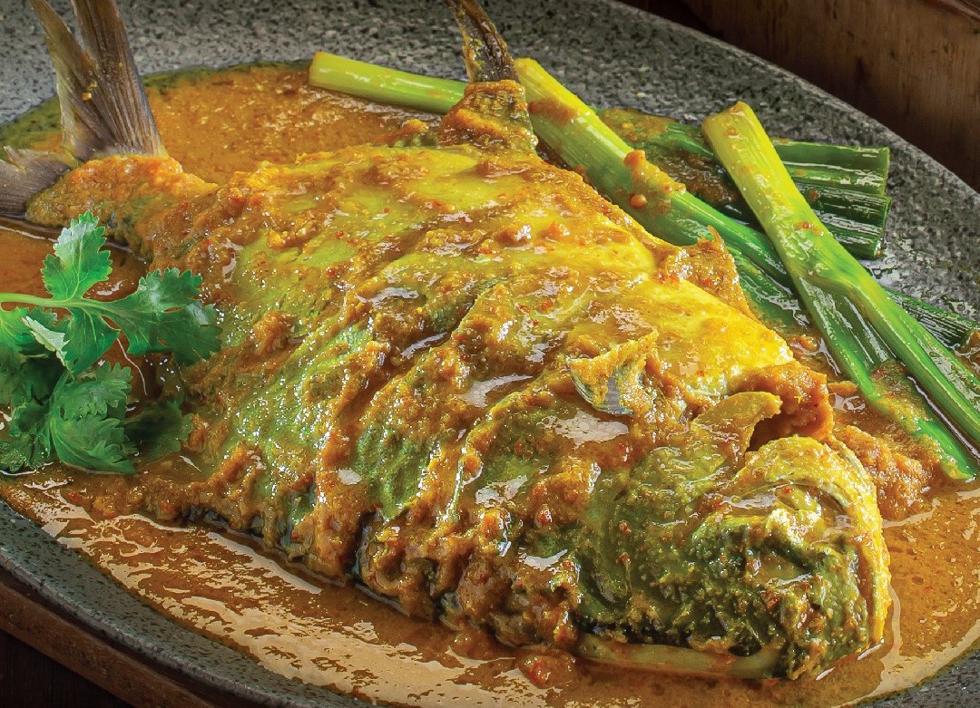 Menu Bawal Bintang & Kerapu Bumbu Kuning (Sumber: Instagram/@talagasampireun)