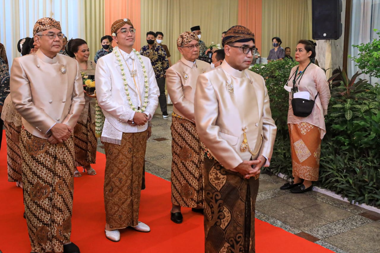 Pernikahan RM Aryo Kusumadharma Hardjoprakoso dan  Reva Andika Widhianie Herdiana. (Sumber gambar: Hypeabis.id/Abdurachman)
