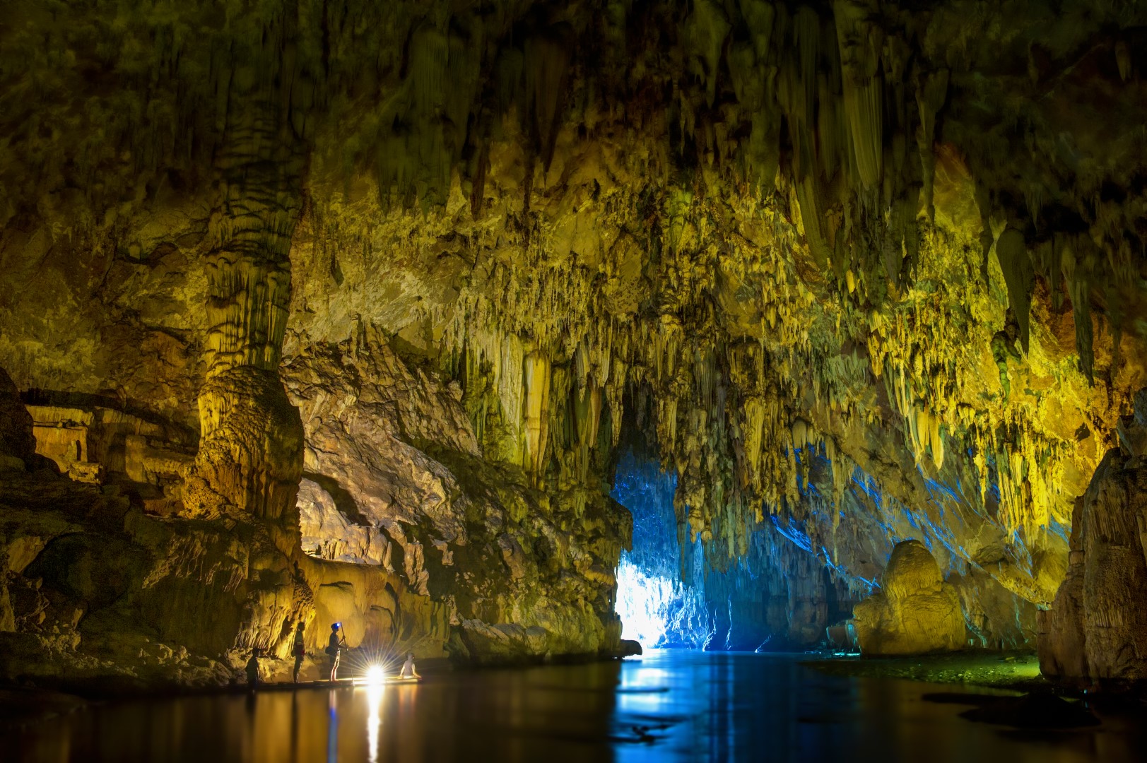 Tham Lot  (Sumber foto: tourismthailand.org)