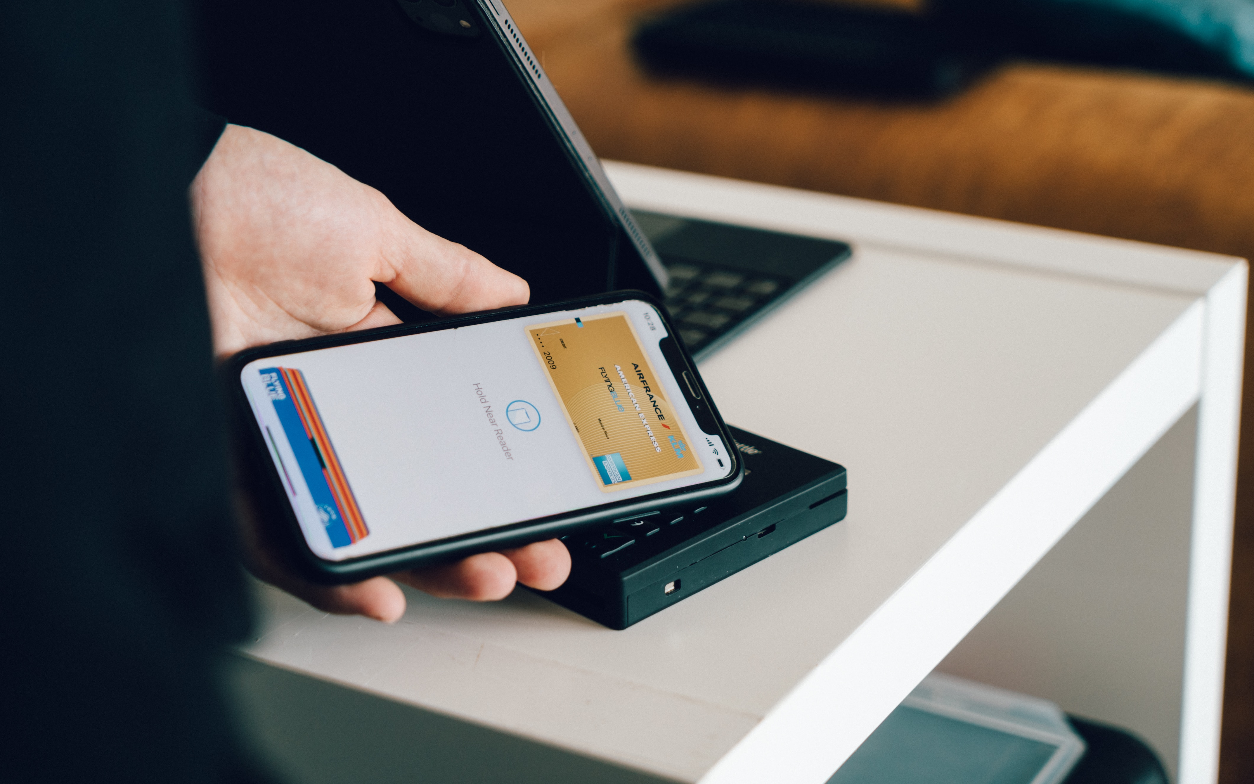 Ilustrasi pembayaran Apple Pay (Sumber gambar: CardMapr/Unsplash)