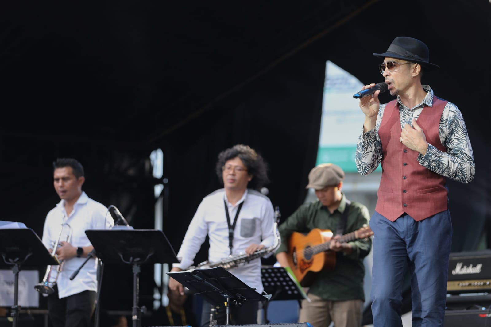 Penampilan musisi Jamie Aditya & Hiz Mezzrollers di BNI Java Jazz Festival 2023. (Sumber: JIBI/Bisnis/Eusebio Chrysnamurti) 