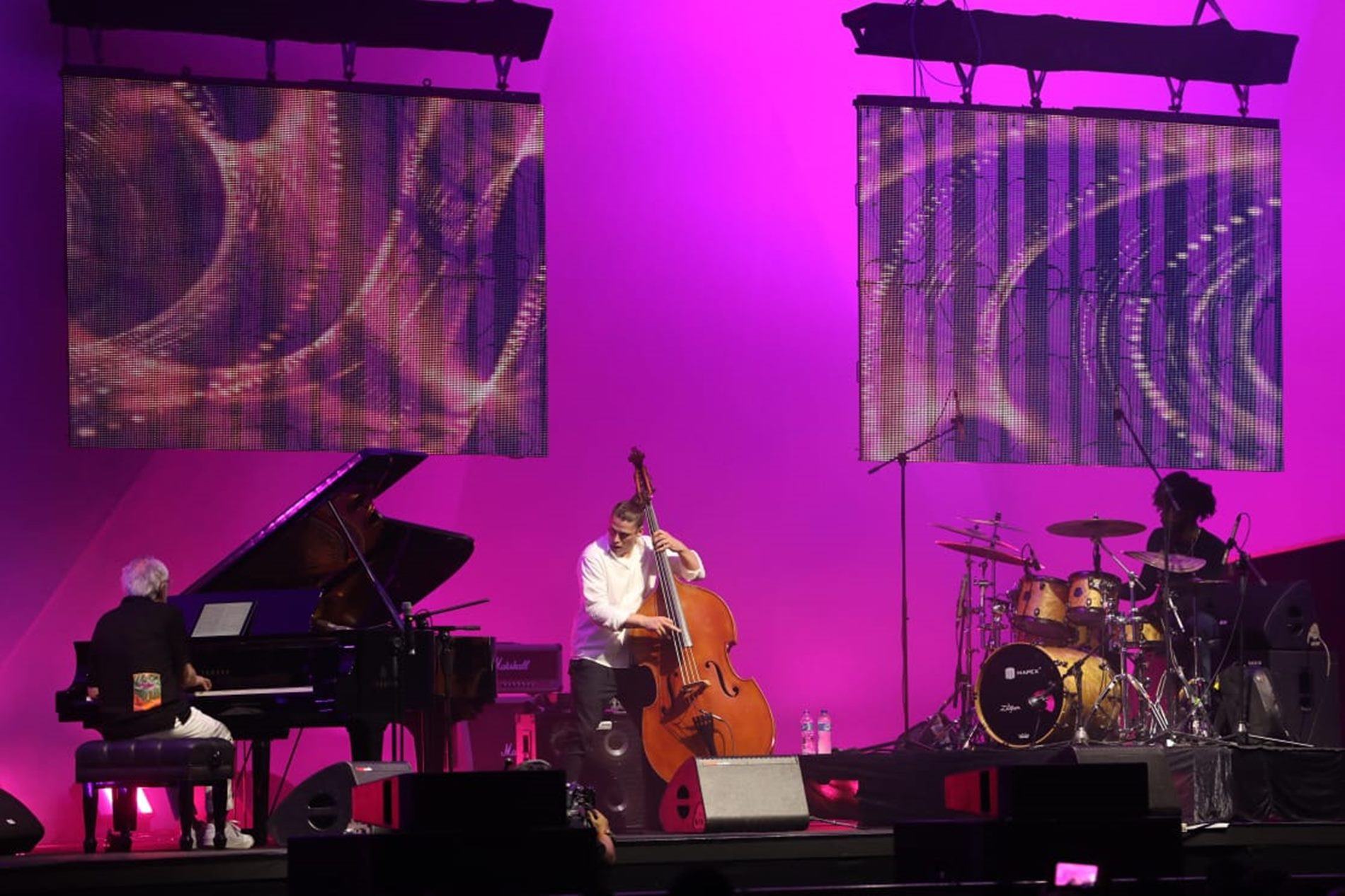 Aksi Bob James Trio di BNI Java Jazz Festival 2023. (Eusebio Chrysnamurti/Hypeabis.id)