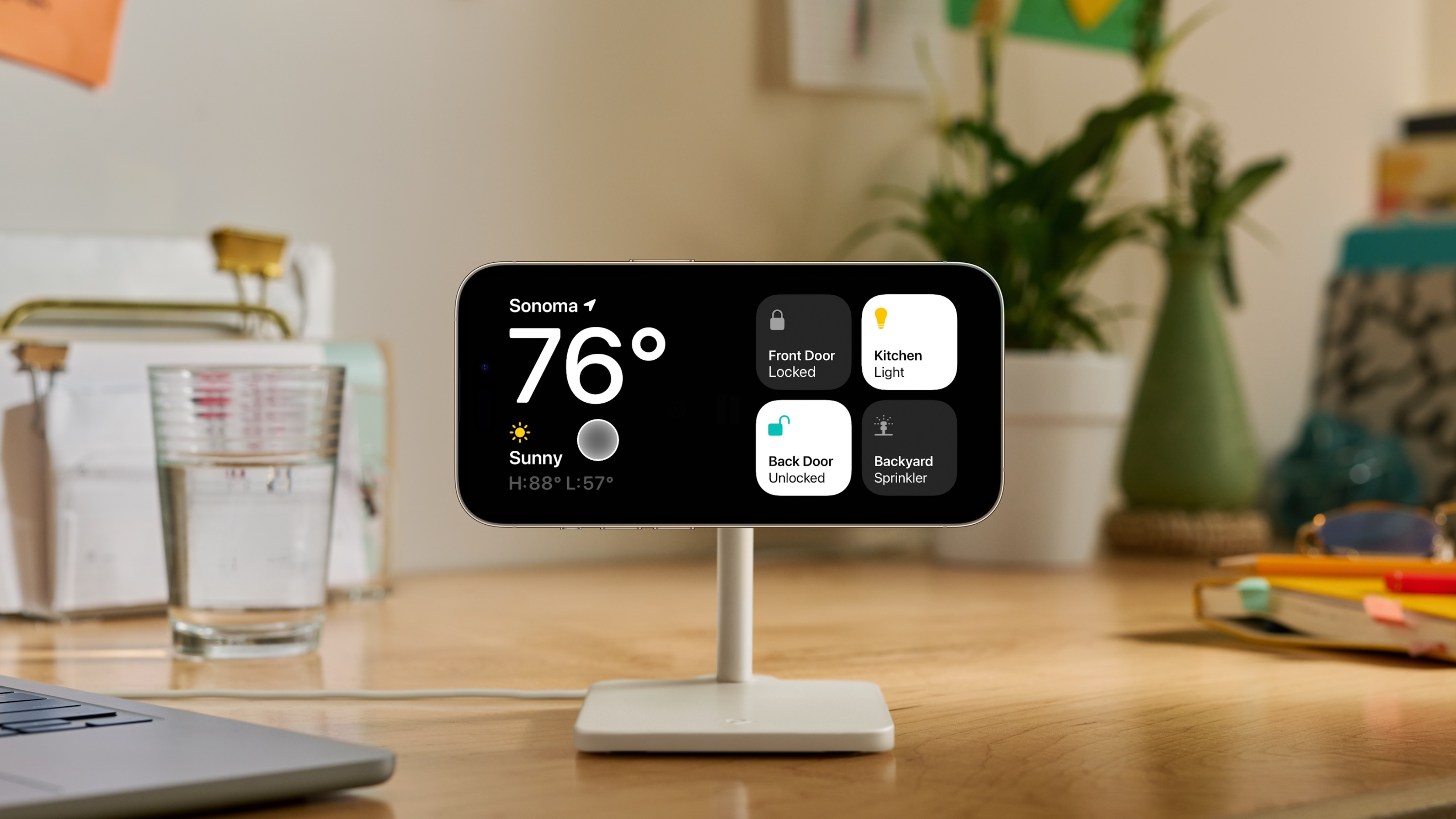 iOS StandBy. (Sumber foto: Apple)