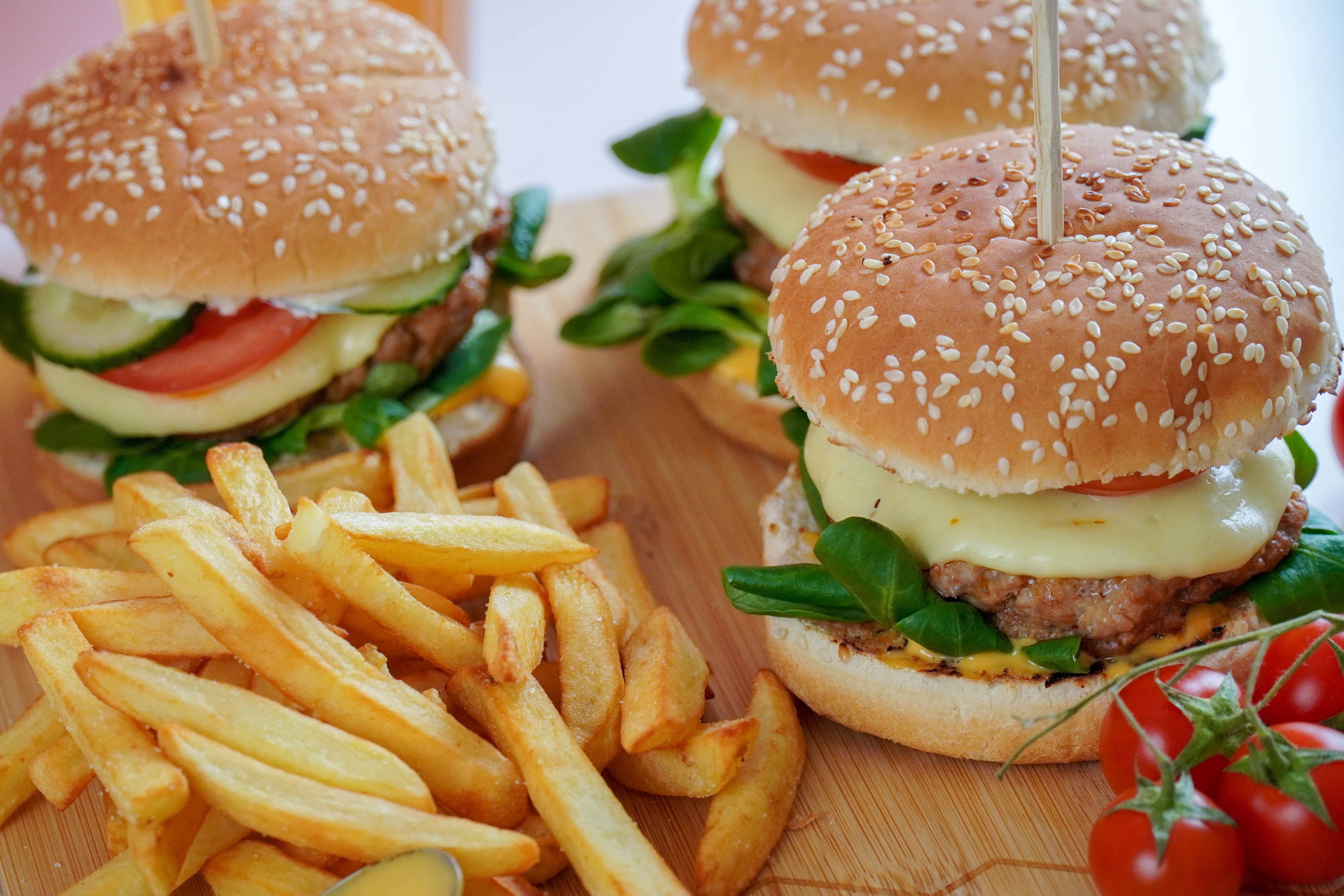 Fast food menjadi makanan yang paling digemari anak muda (Sumber gambar: Karolina K/Unsplash)