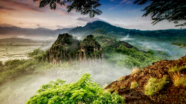 Gunung Spikul (Sumber foto visitcentraljava.com)