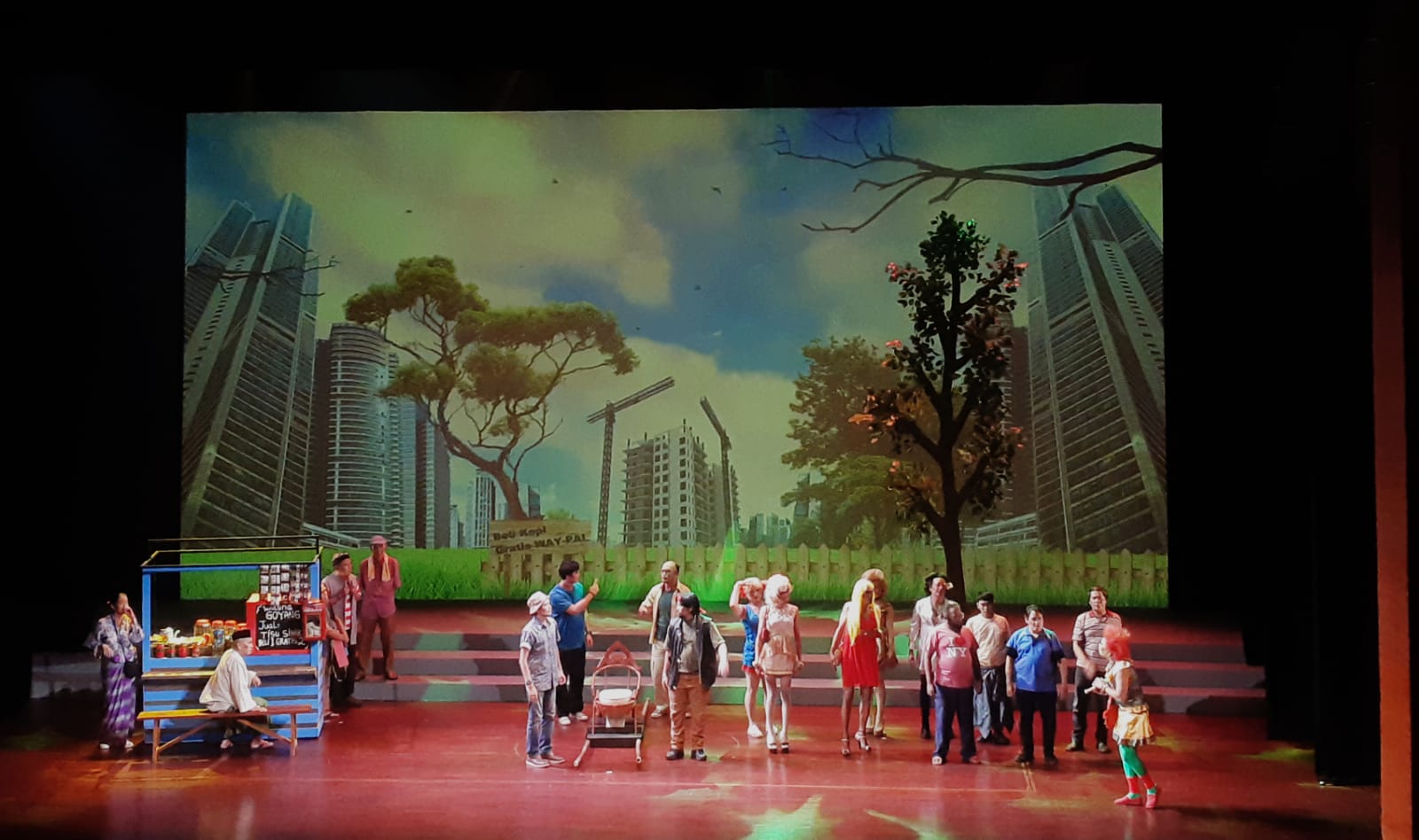 Pertunjukan Julini Tak Pernah Mati di Teater Besar Taman Ismail Marzuki (sumber gambar Hypeabis.id/Prasetyo Agung)